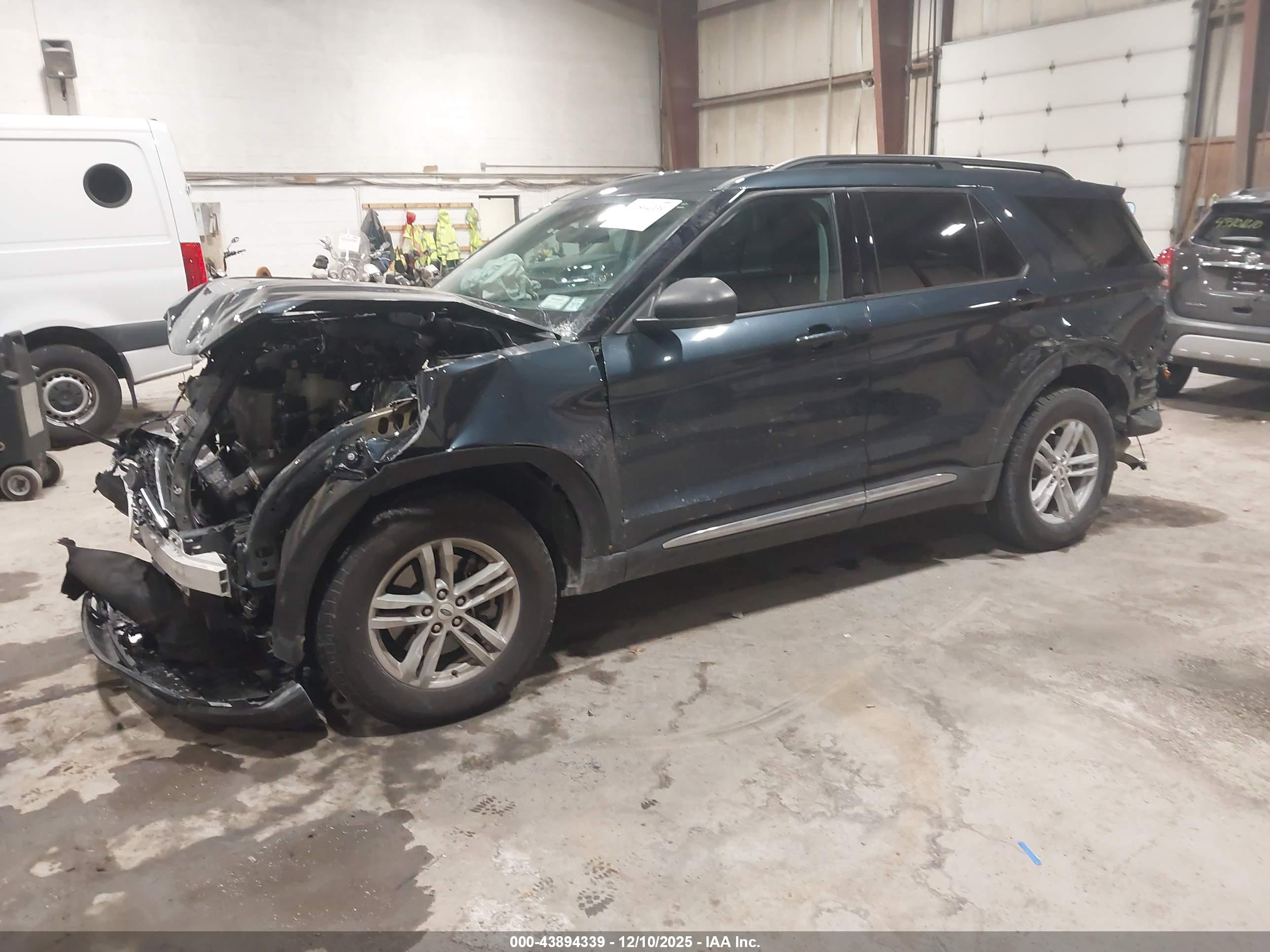 FORD EXPLORER image 2
