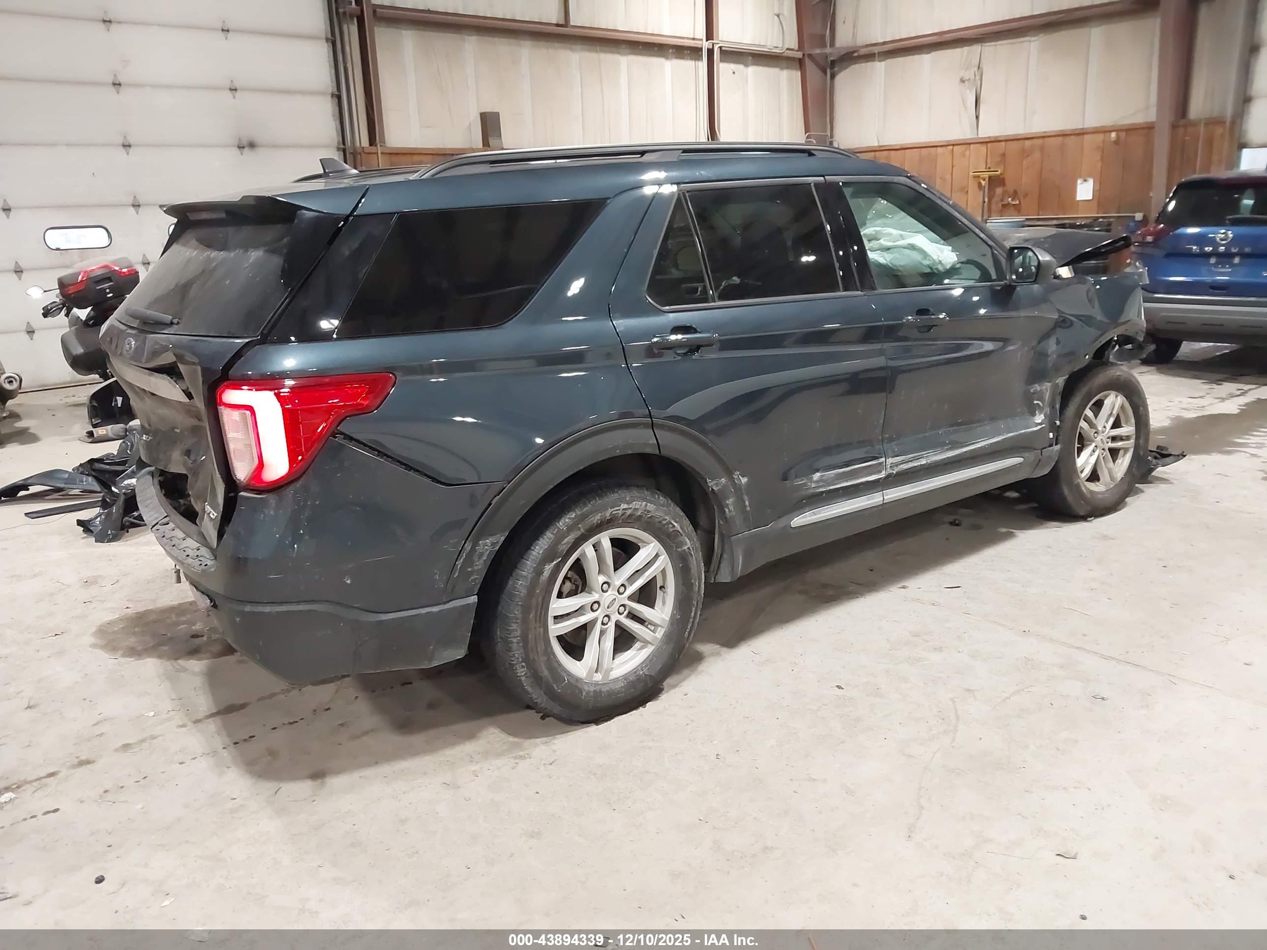 FORD EXPLORER image 4