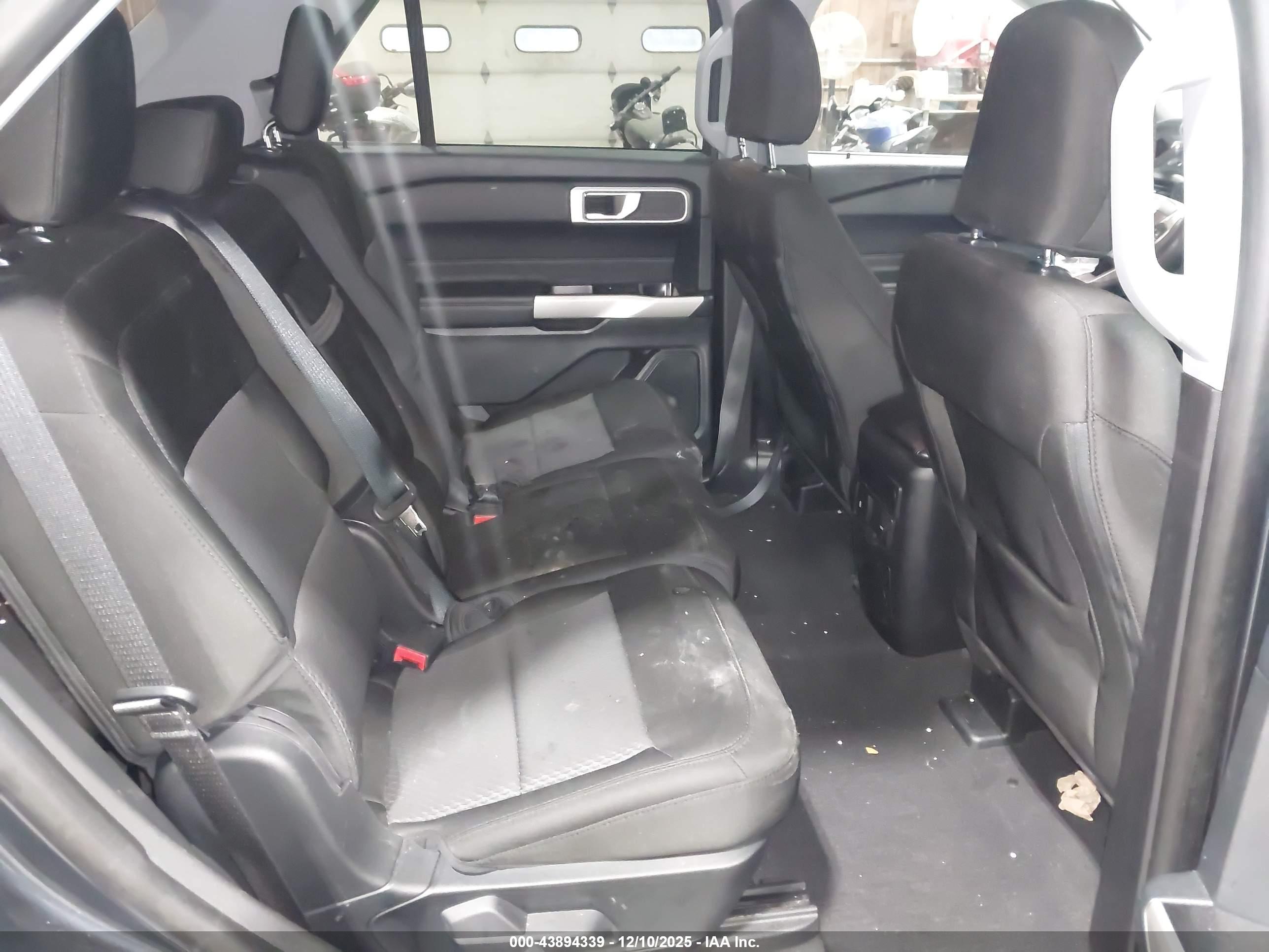 FORD EXPLORER image 8