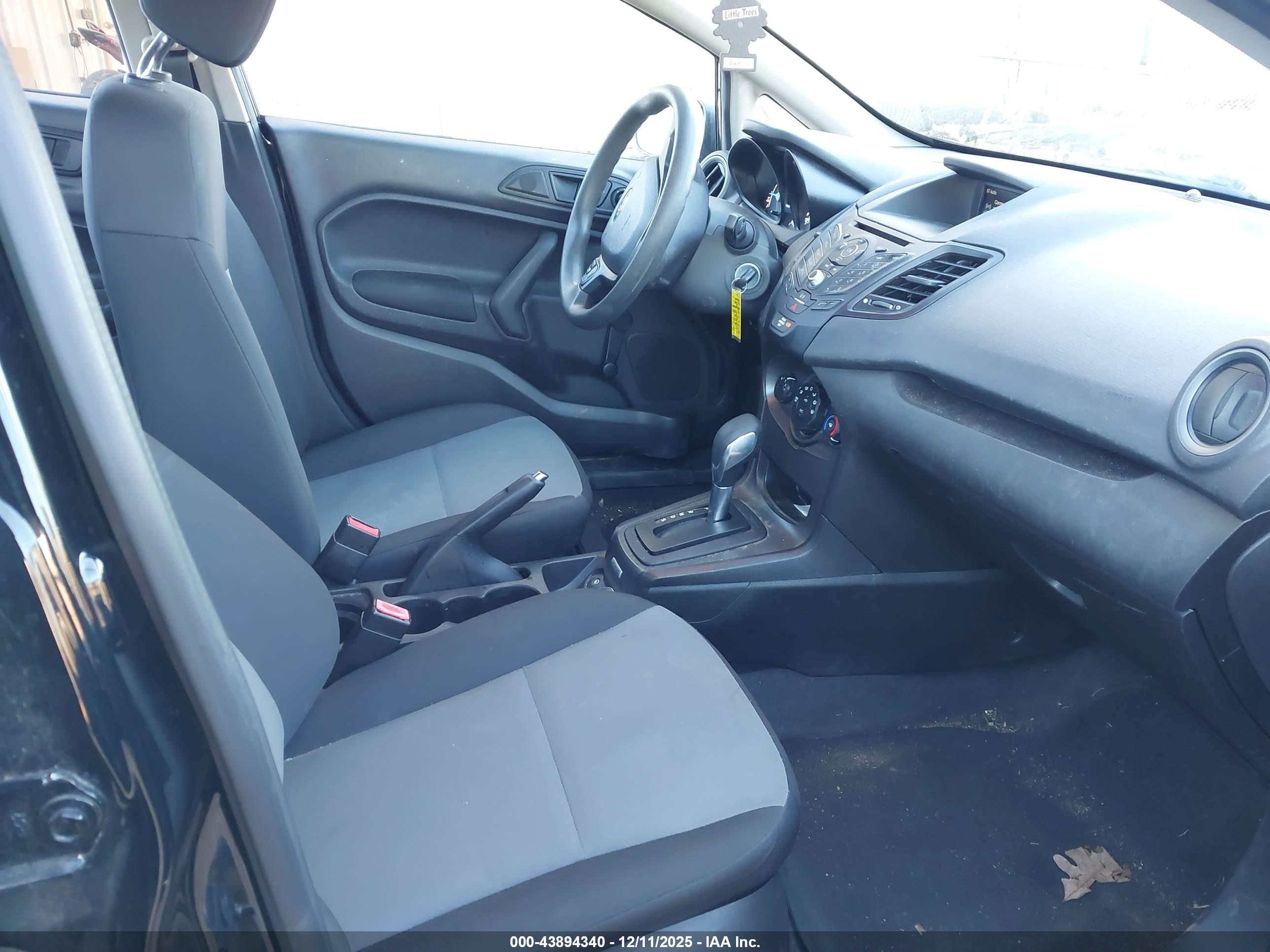 FORD FIESTA image 5