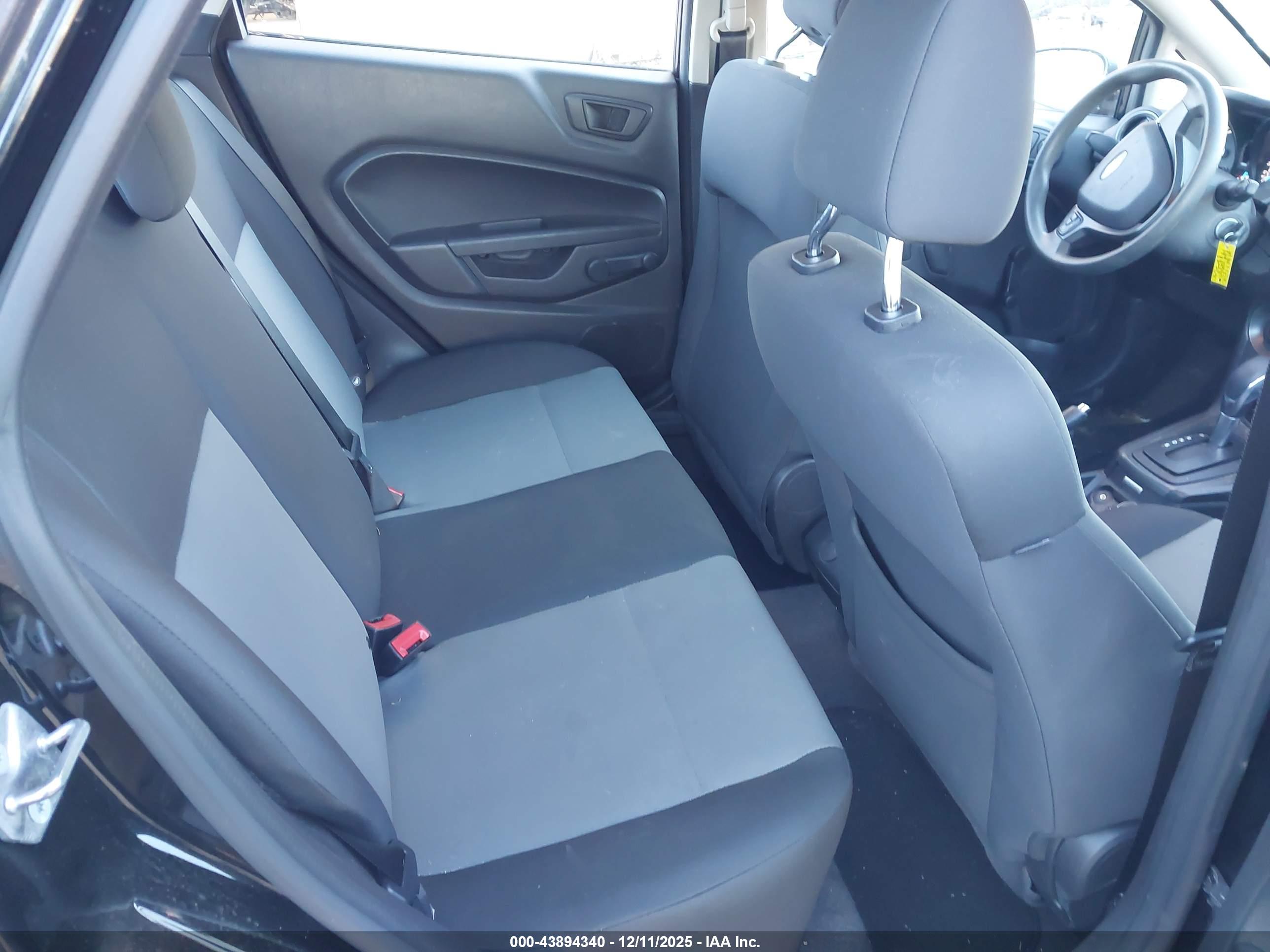 FORD FIESTA image 8