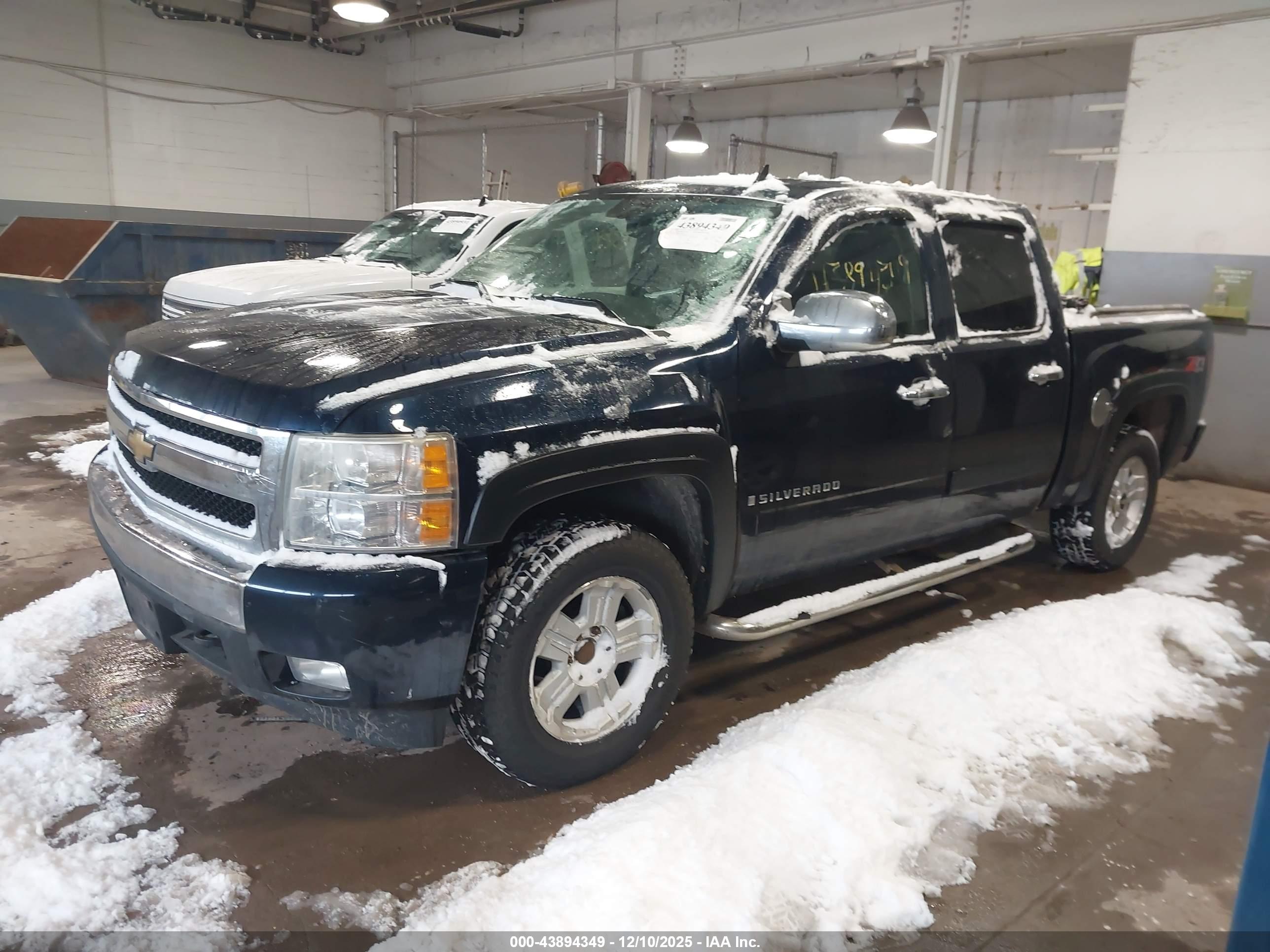 CHEVROLET SILVERADO image 2