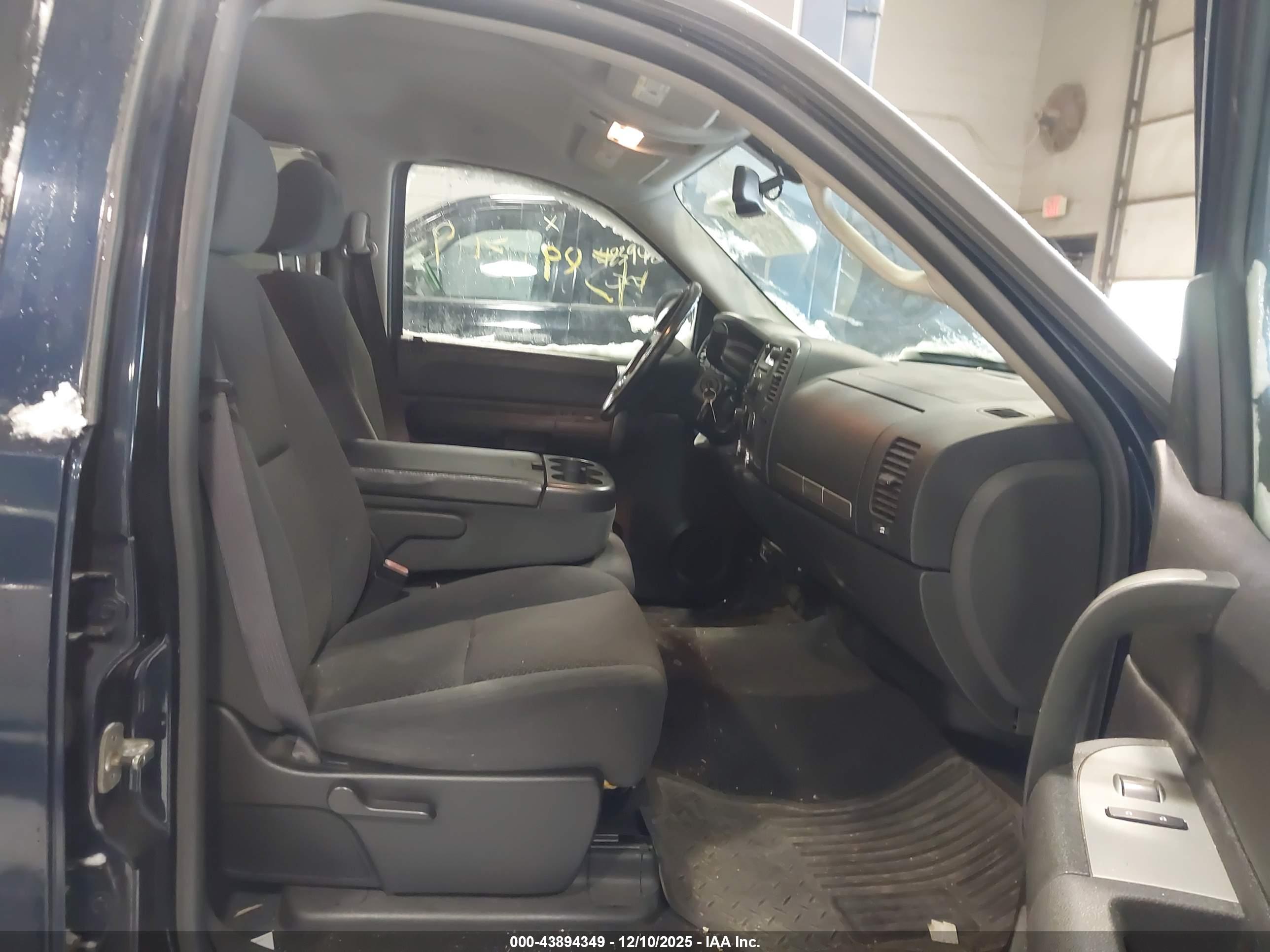 CHEVROLET SILVERADO image 5