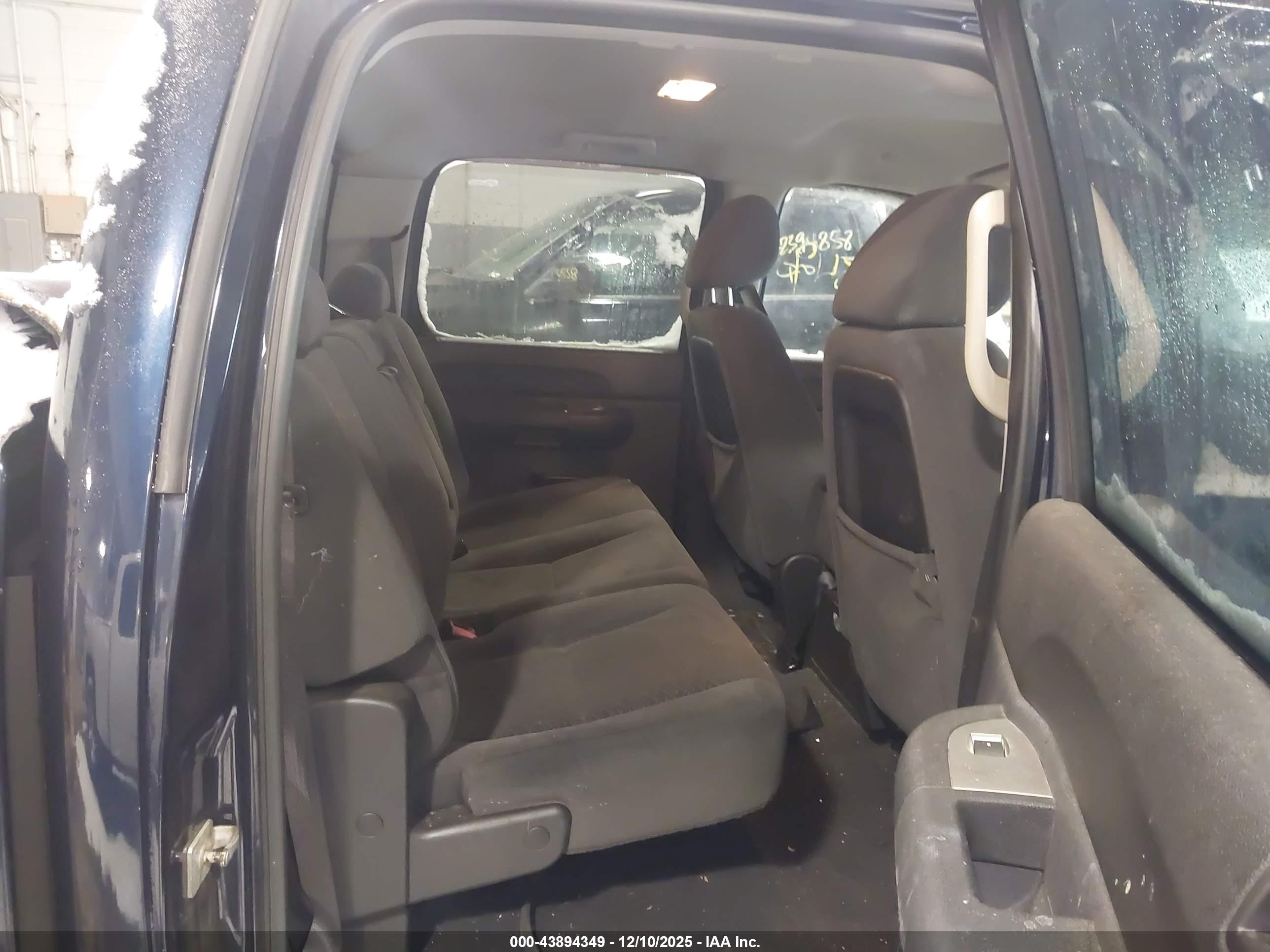 CHEVROLET SILVERADO image 8