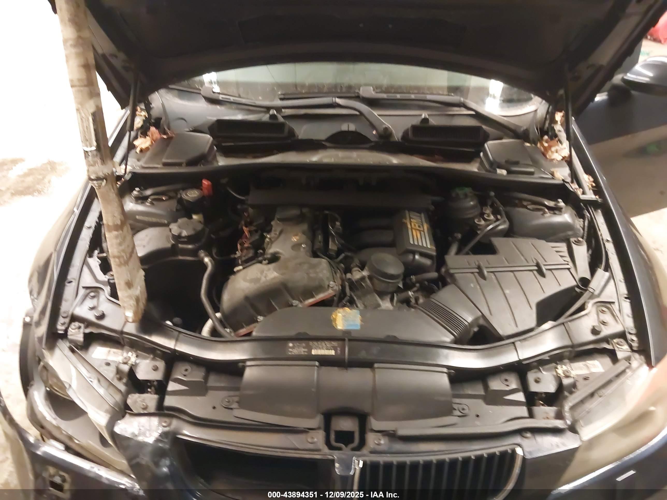BMW 325XI image 10