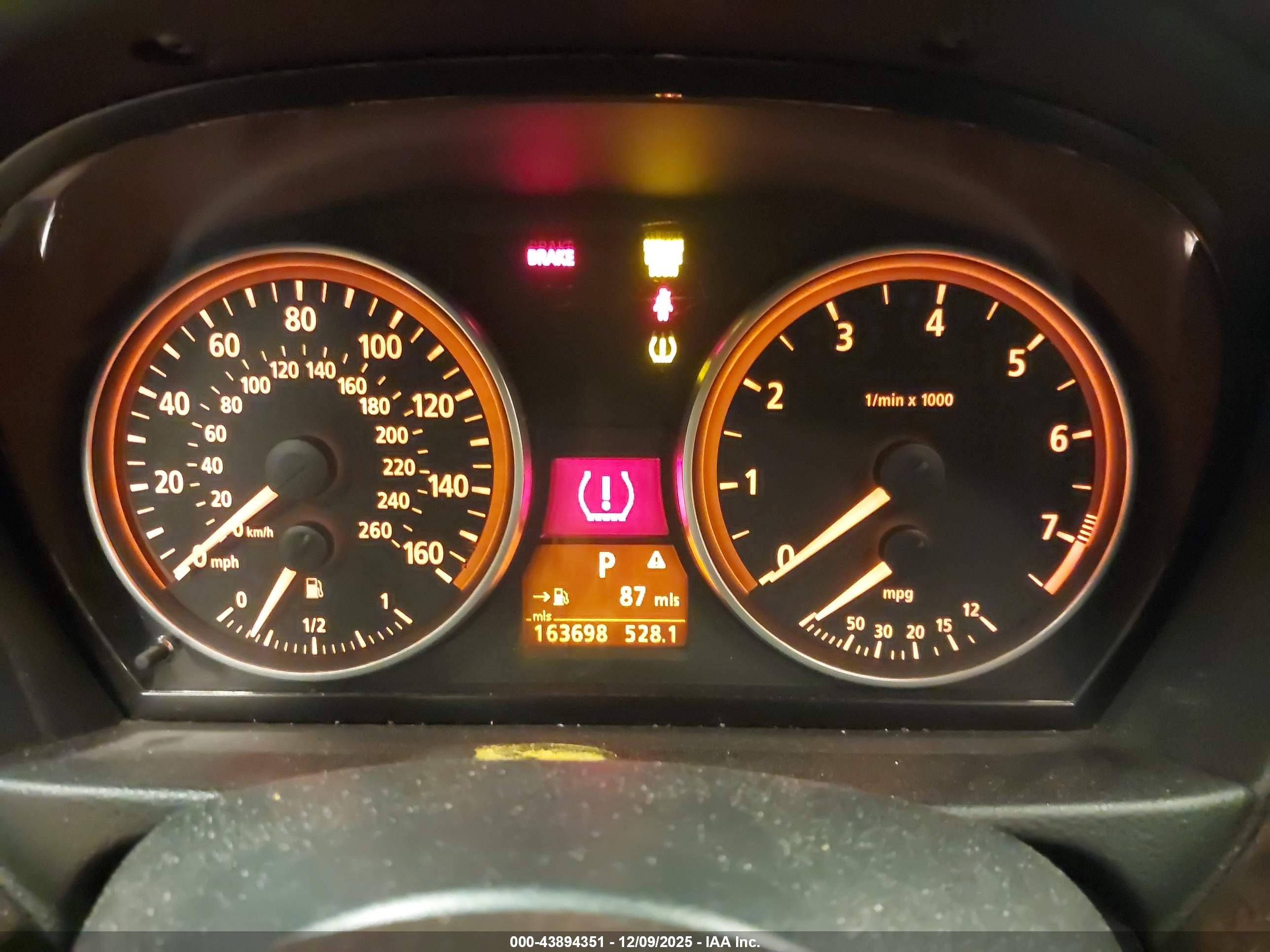 BMW 325XI image 7