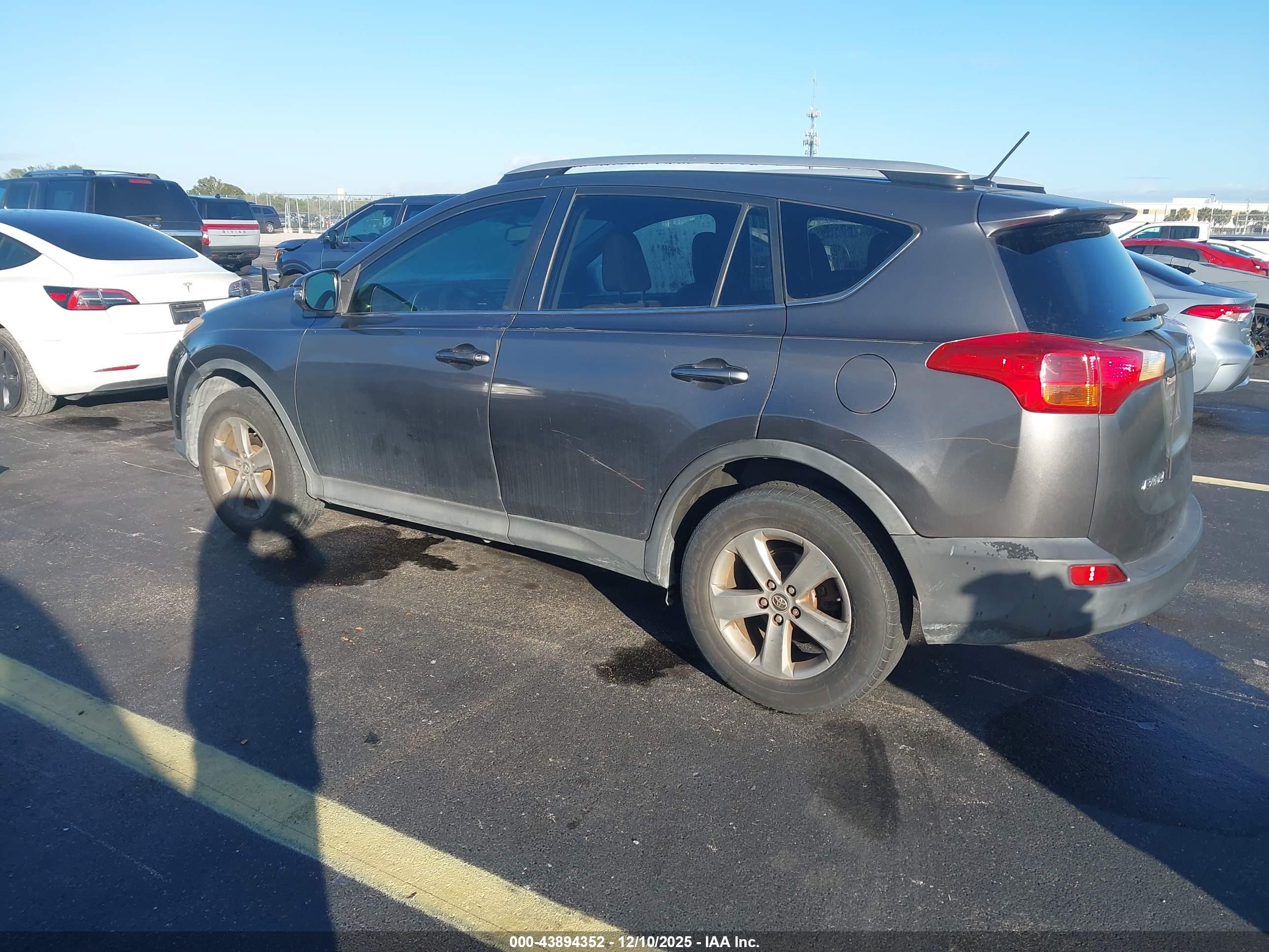 TOYOTA RAV4 image 3
