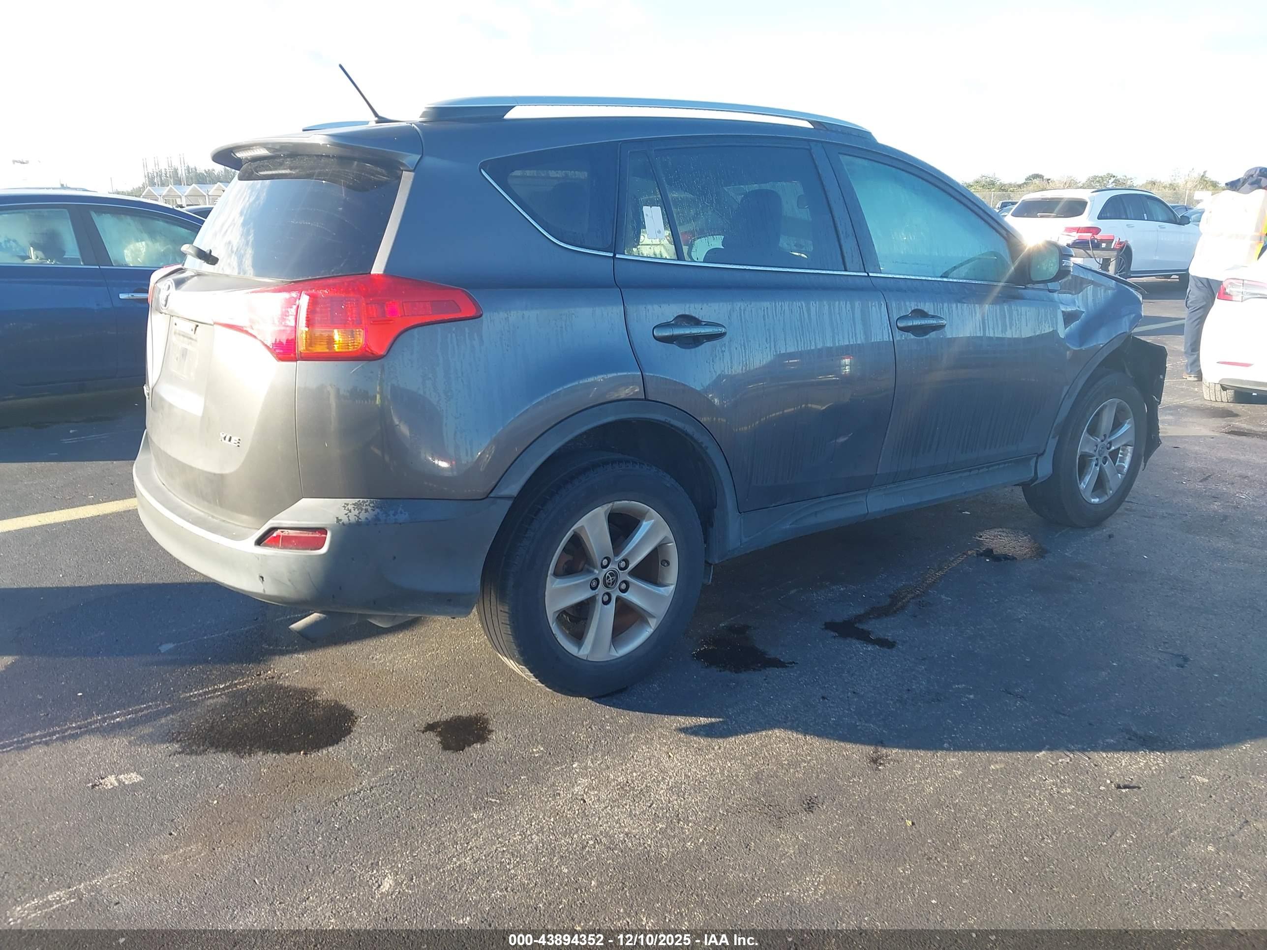 TOYOTA RAV4 image 4