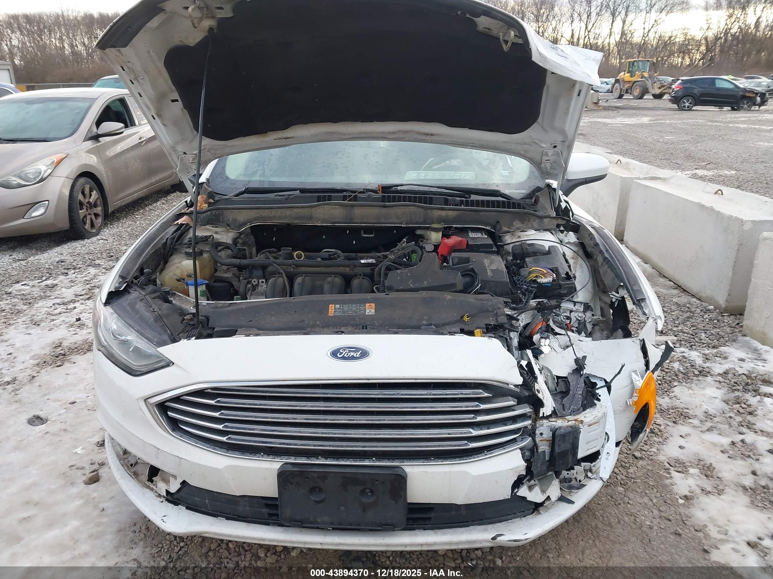 FORD FUSION image 10
