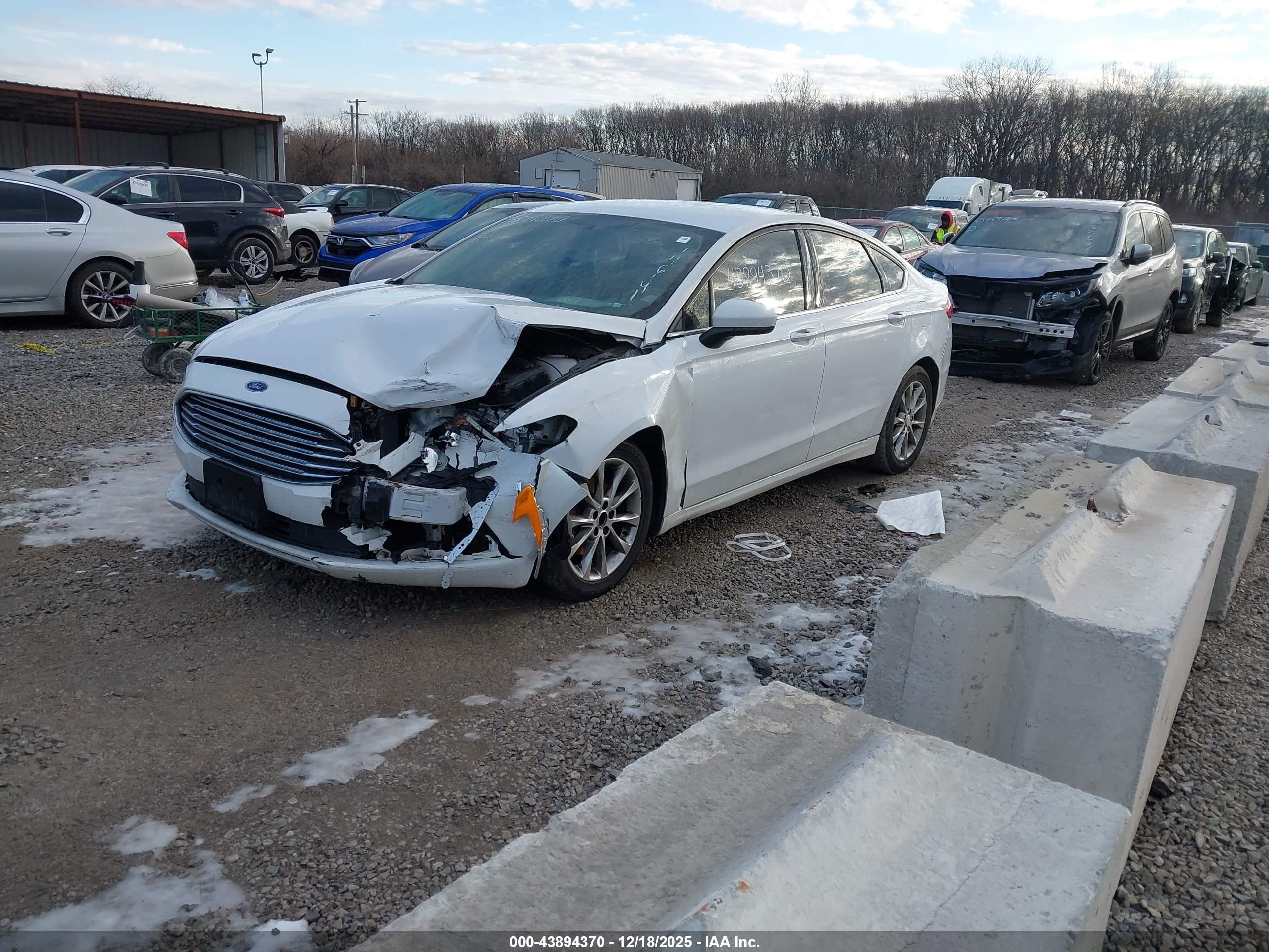 FORD FUSION image 2