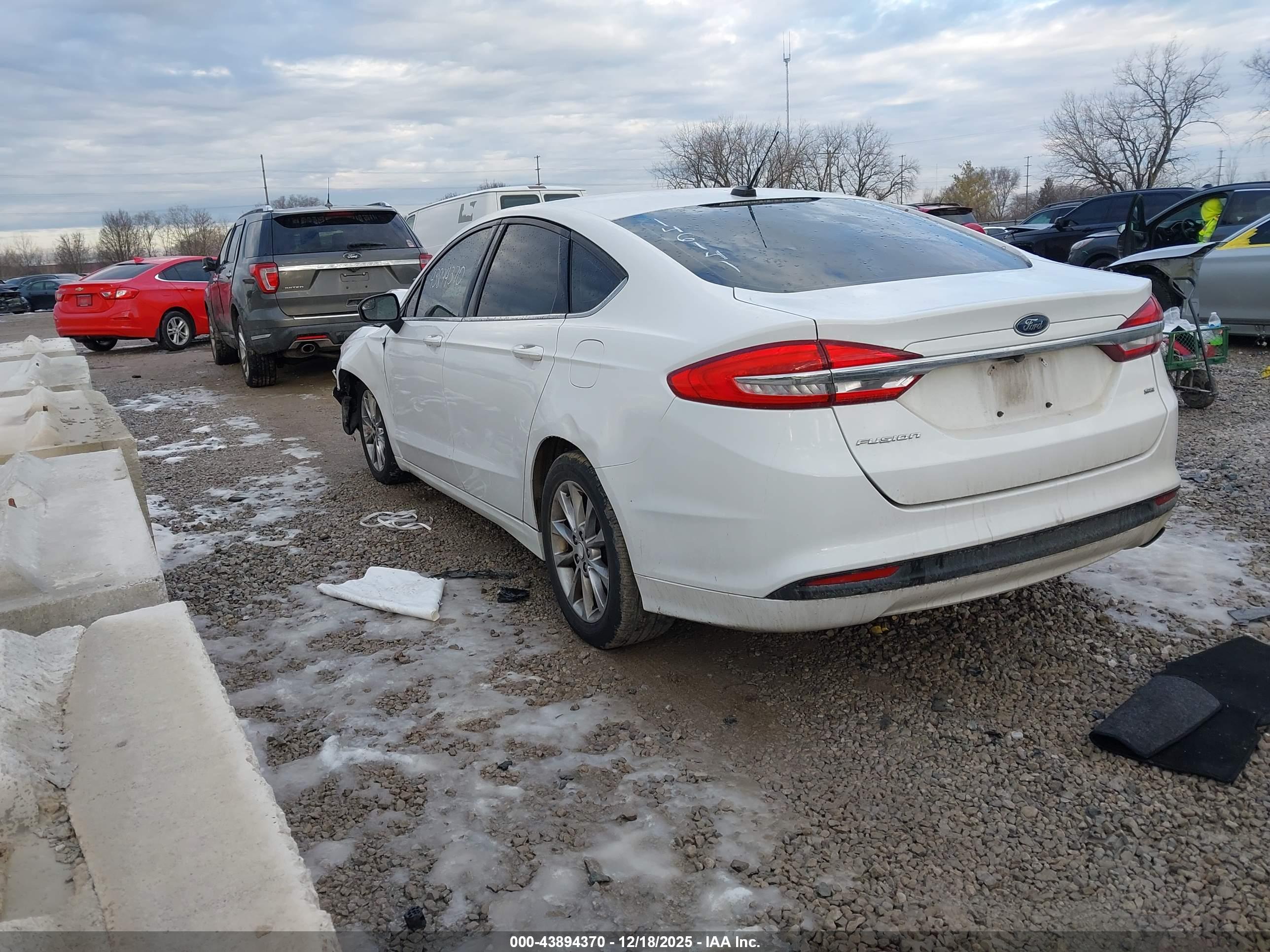 FORD FUSION image 3