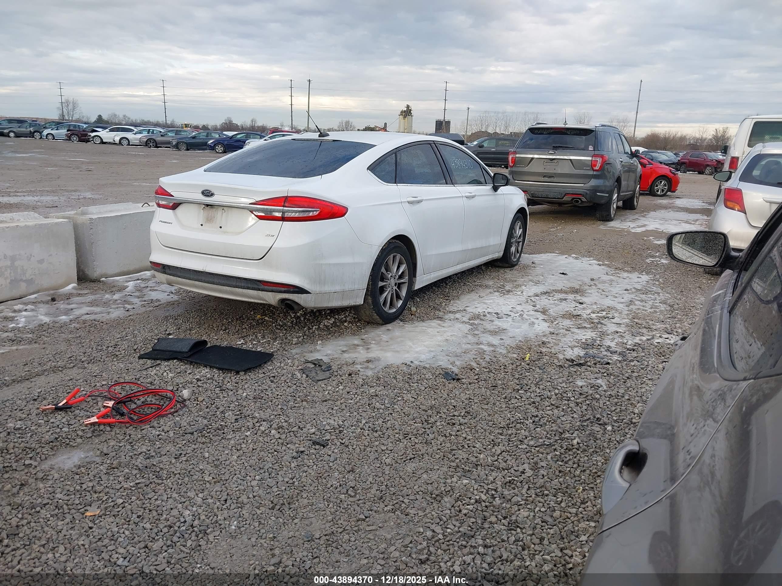FORD FUSION image 4