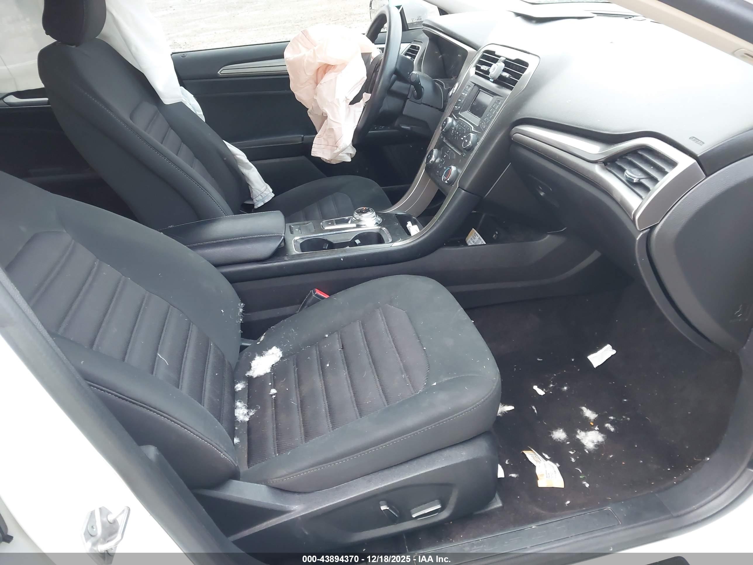 FORD FUSION image 5