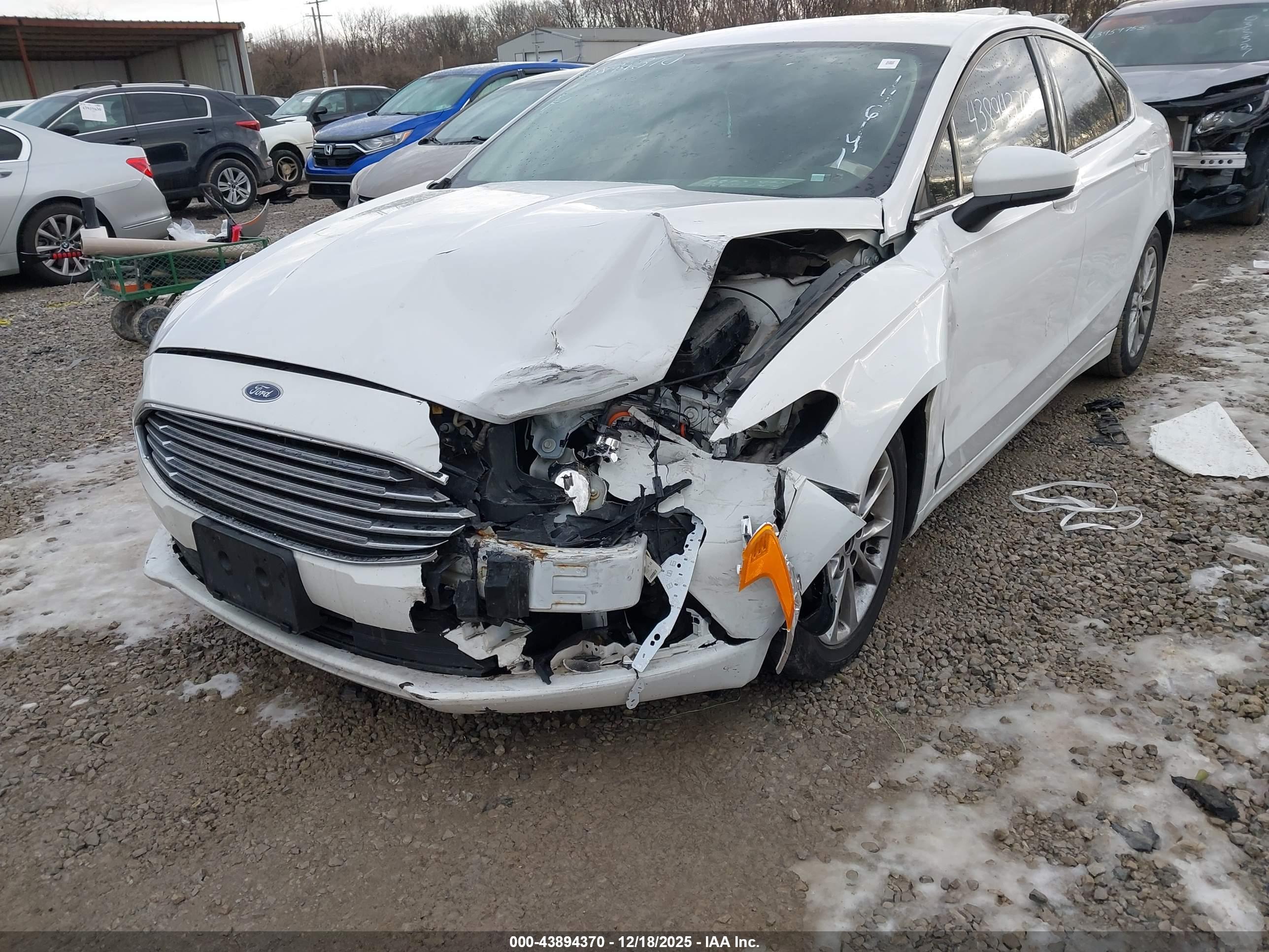 FORD FUSION image 6