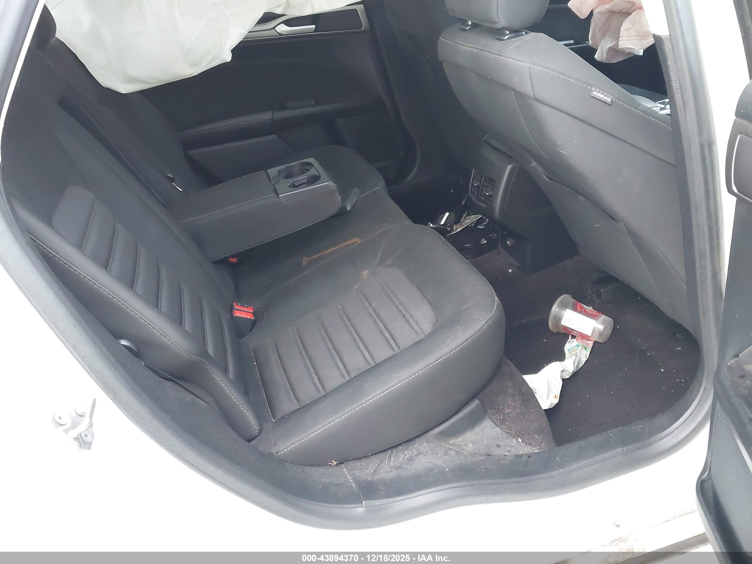 FORD FUSION image 8