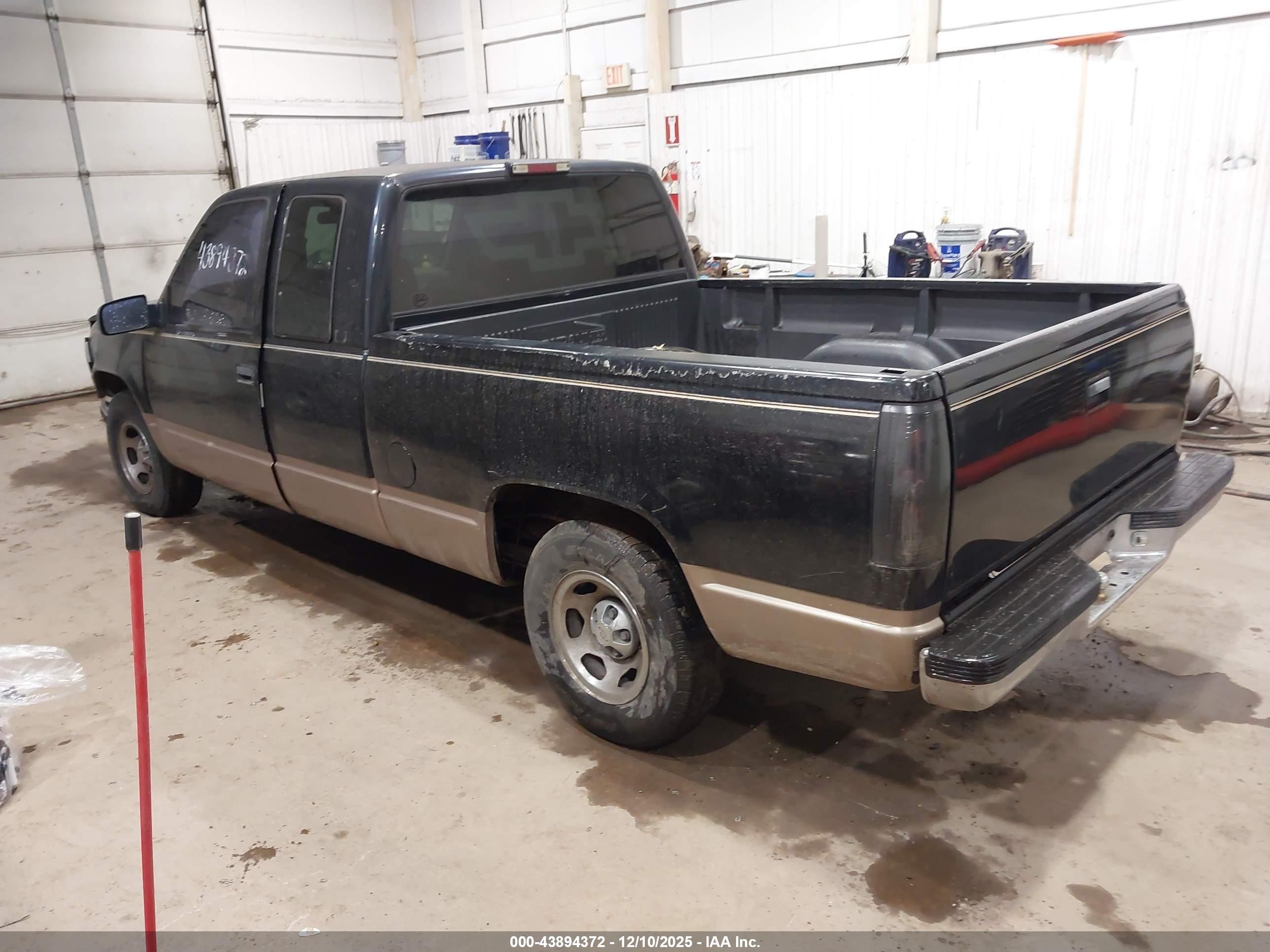 CHEVROLET GMT-400 image 3