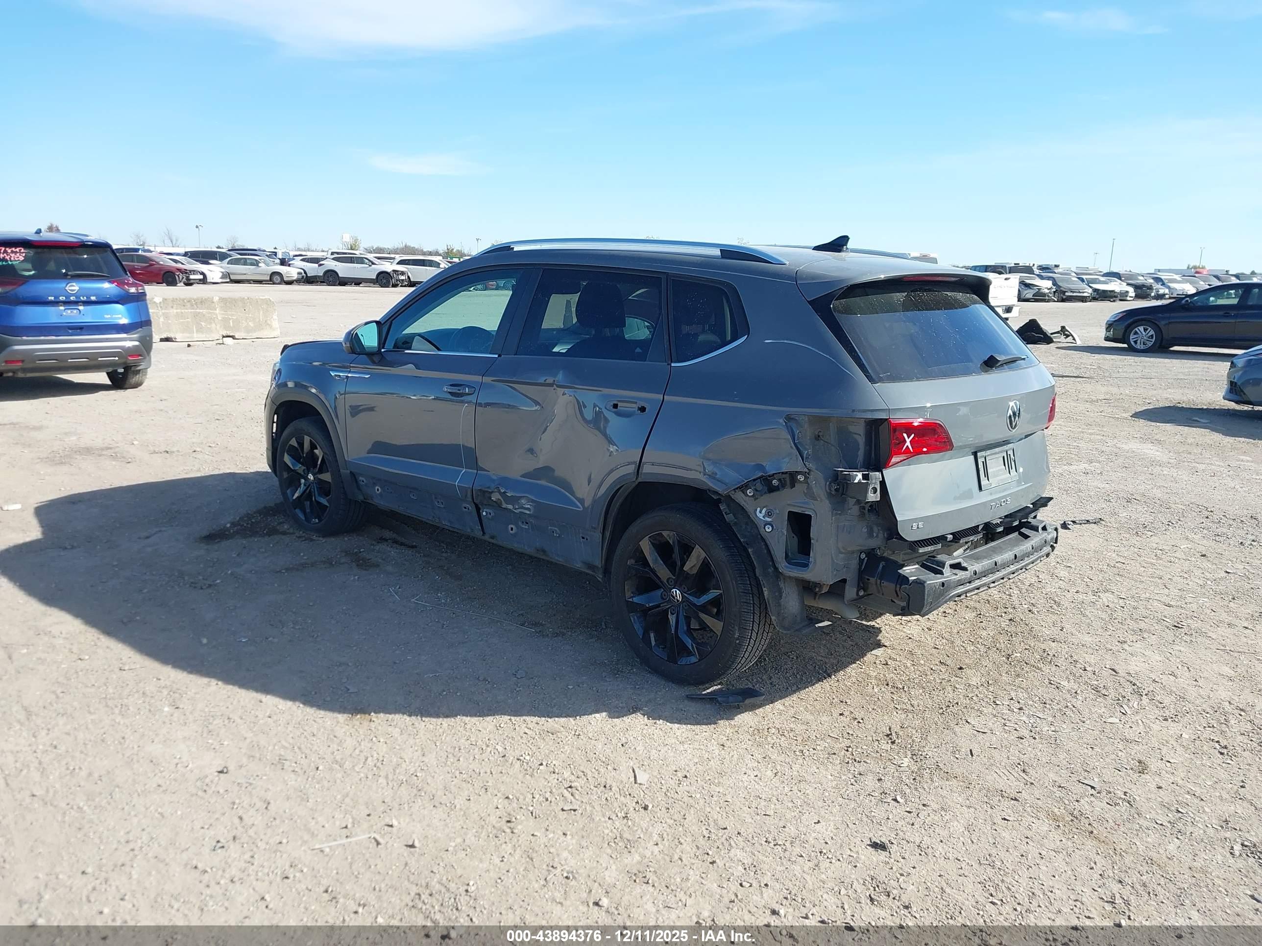 VOLKSWAGEN TAOS image 3