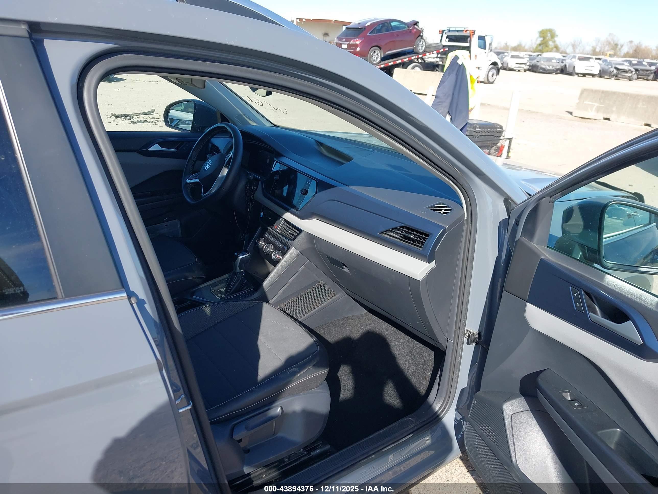 VOLKSWAGEN TAOS image 5