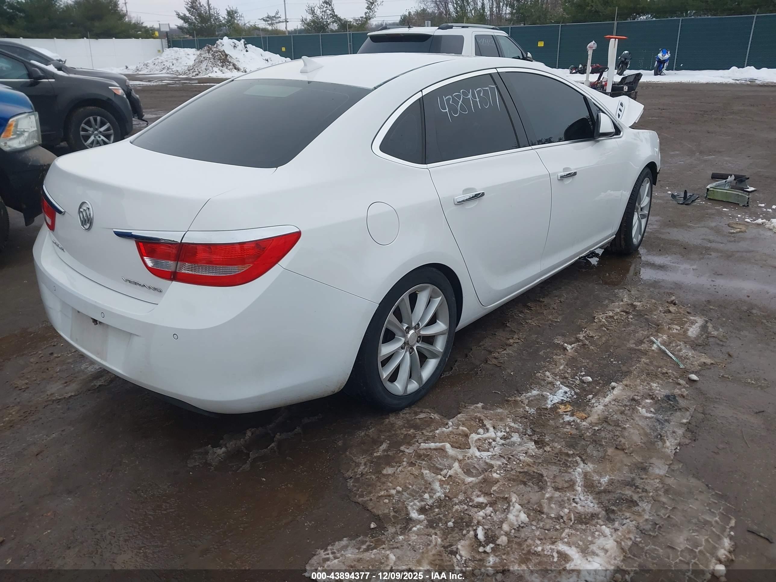 BUICK VERANO image 4
