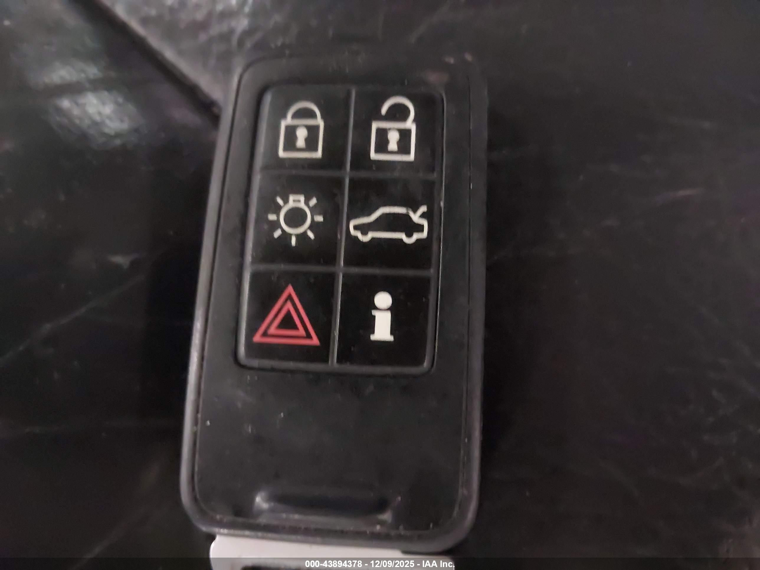 VOLVO XC60 image 11