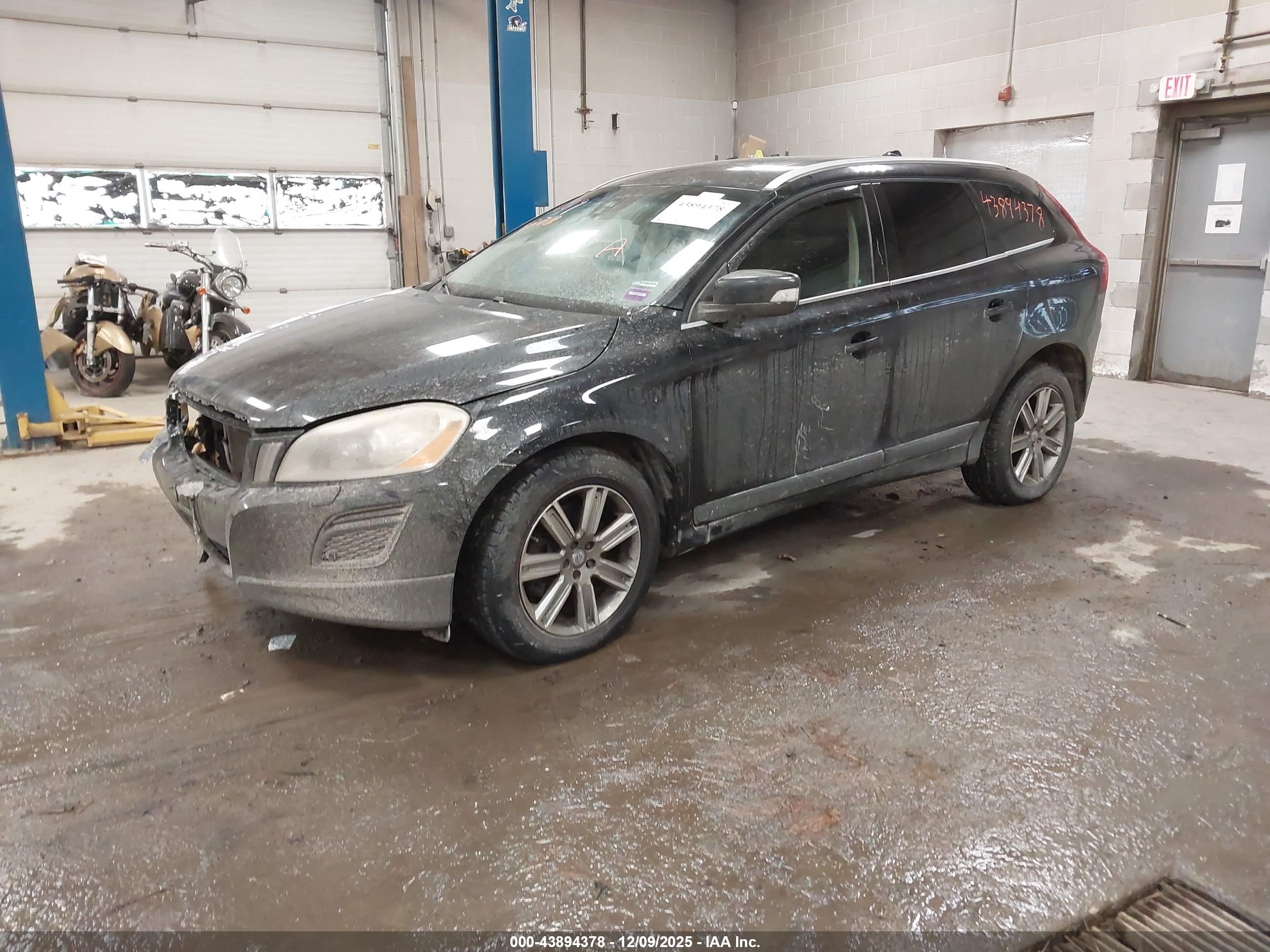 VOLVO XC60 image 2