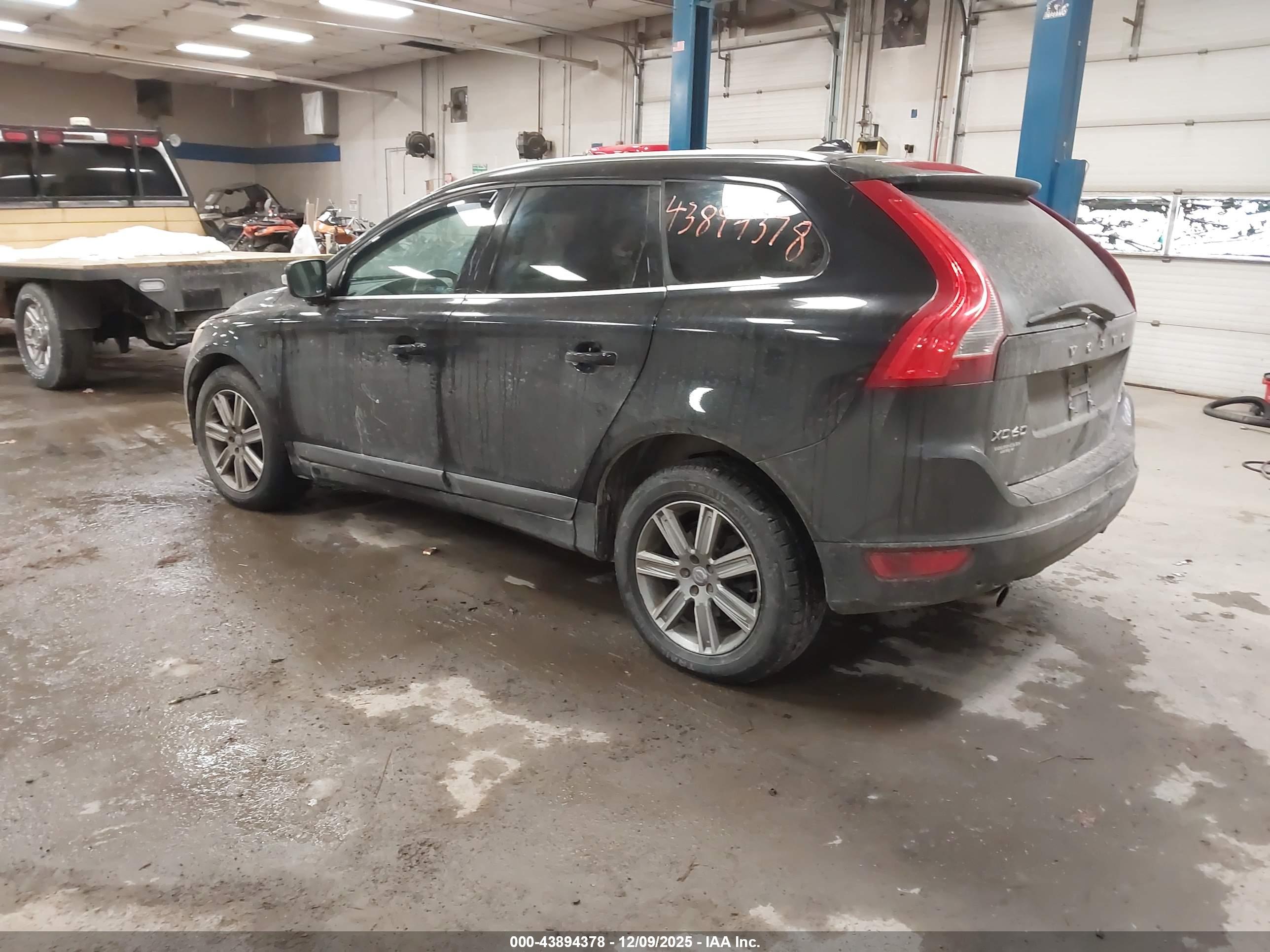 VOLVO XC60 image 3