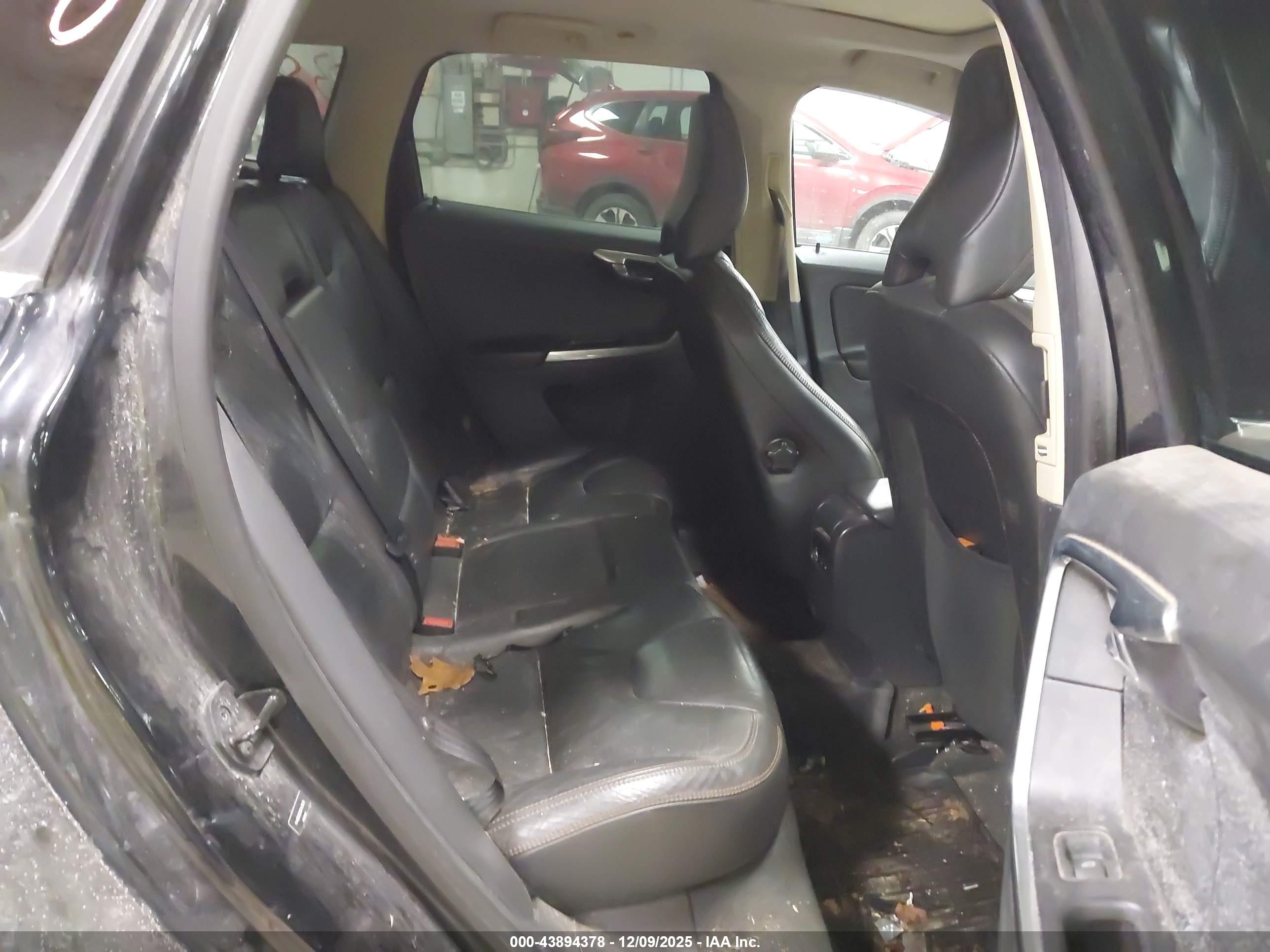 VOLVO XC60 image 8