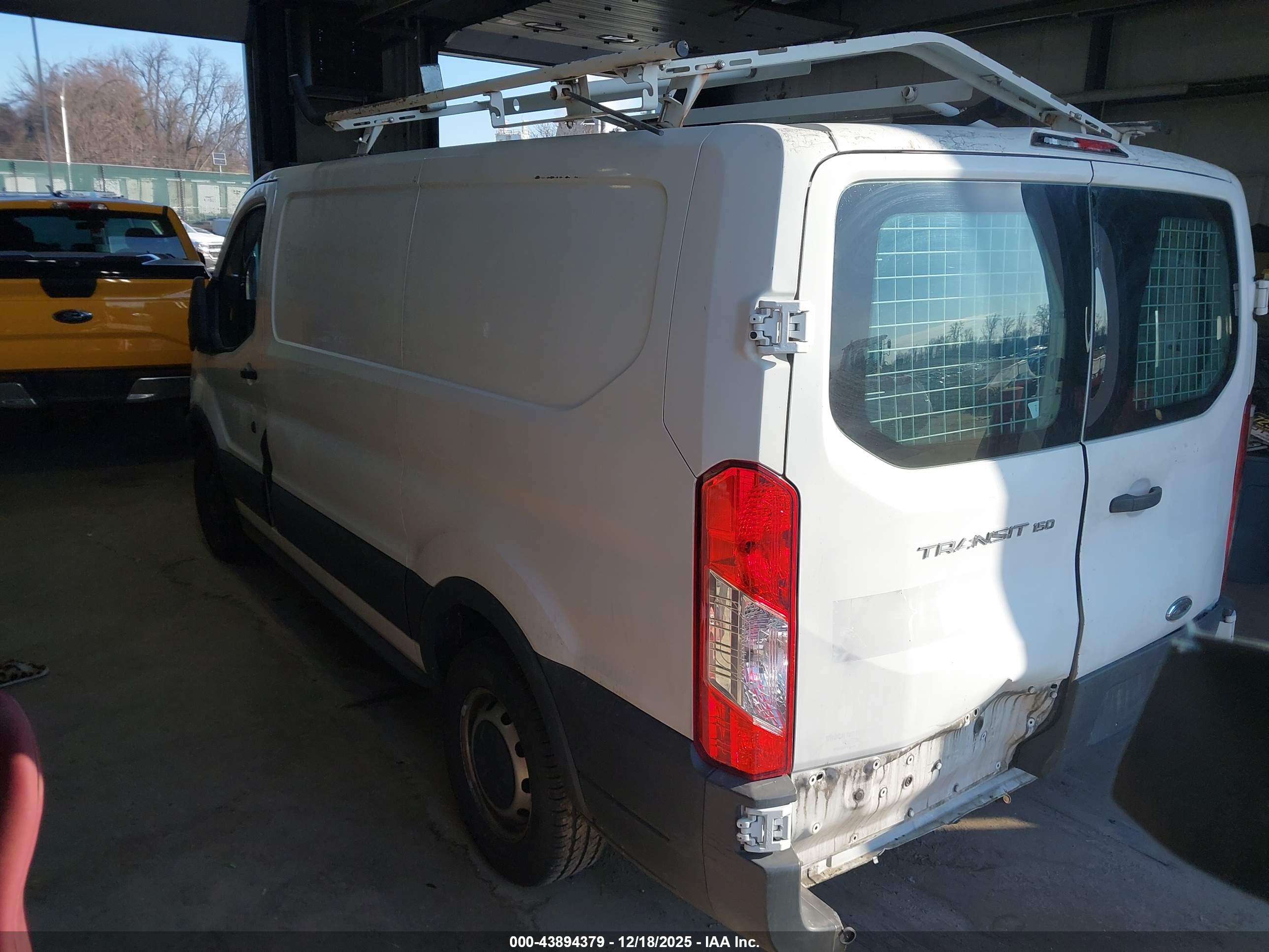 FORD TRANSIT-150 image 3