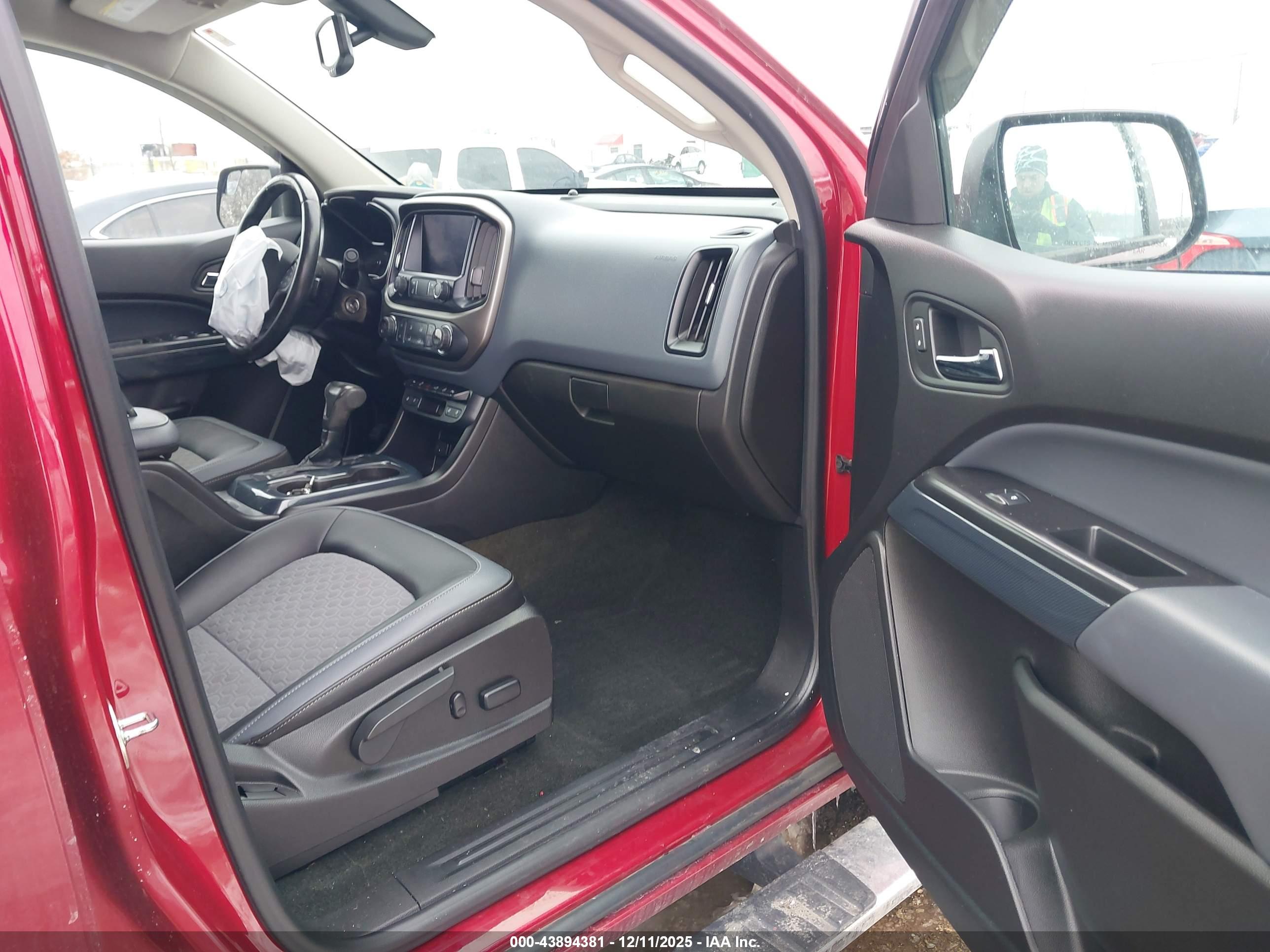 CHEVROLET COLORADO image 5