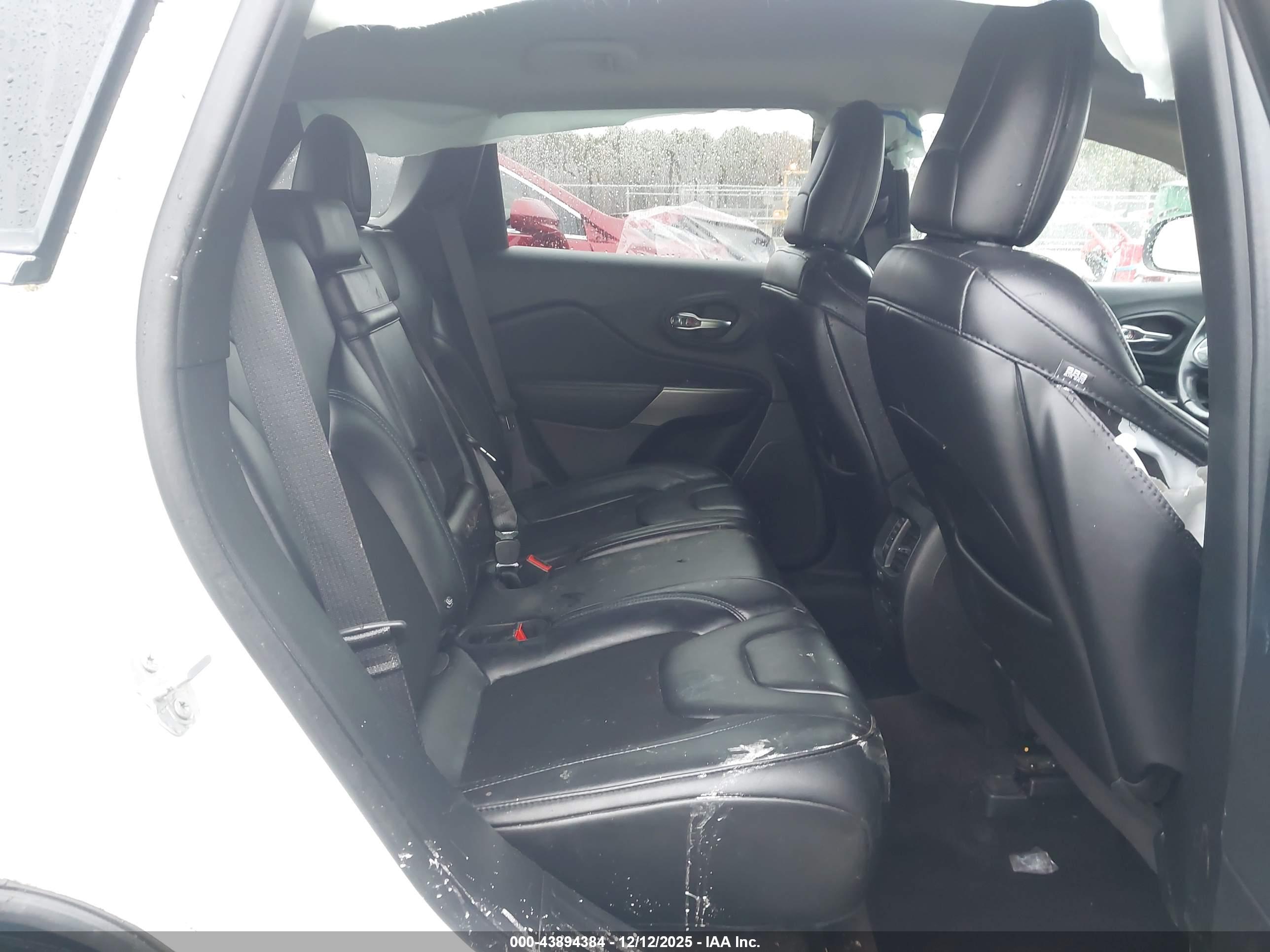 JEEP CHEROKEE image 8