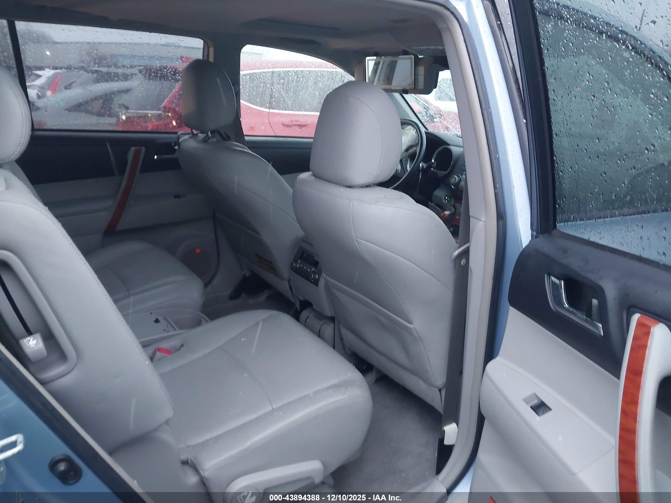TOYOTA HIGHLANDER image 8