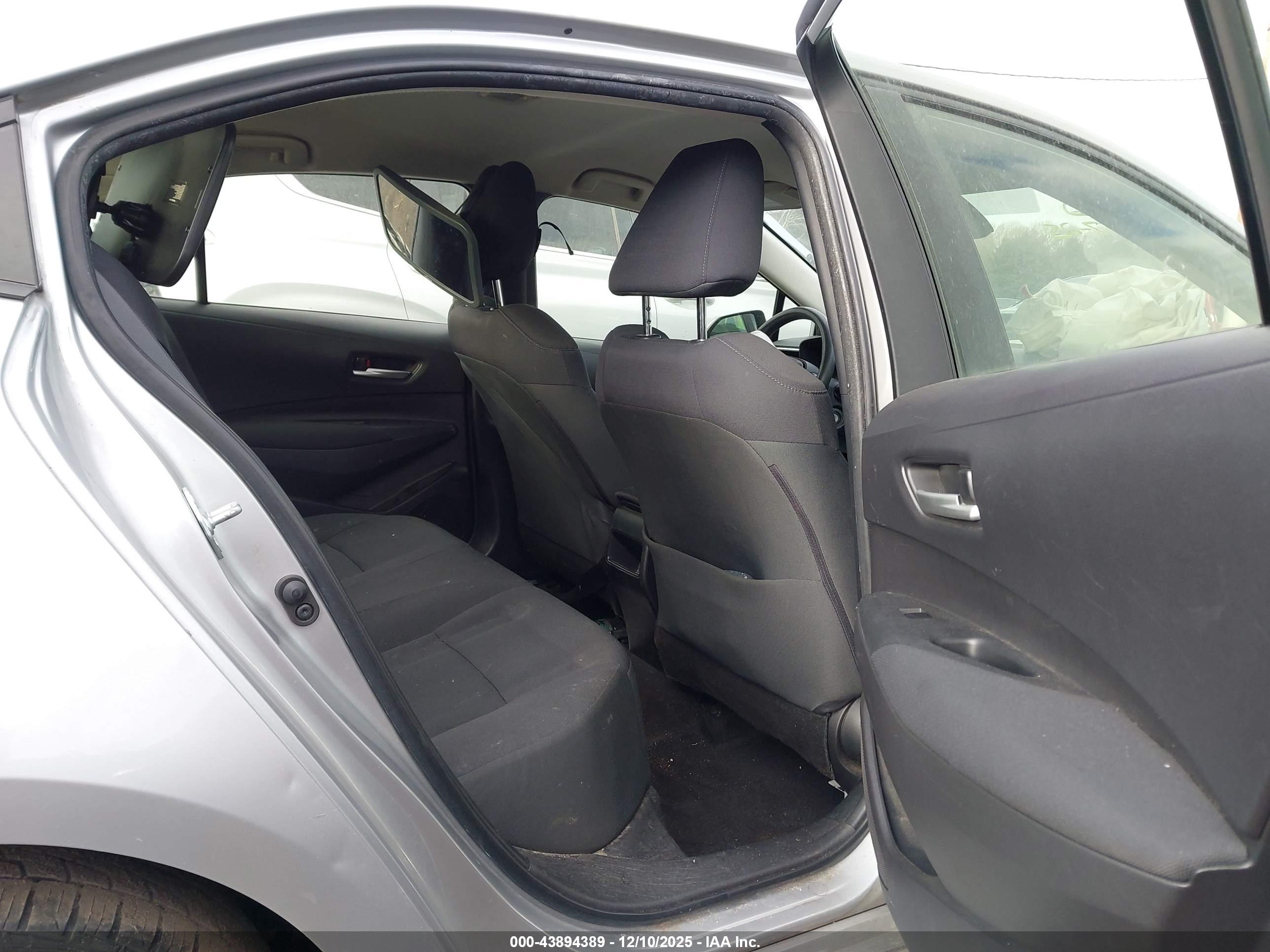 TOYOTA COROLLA image 8