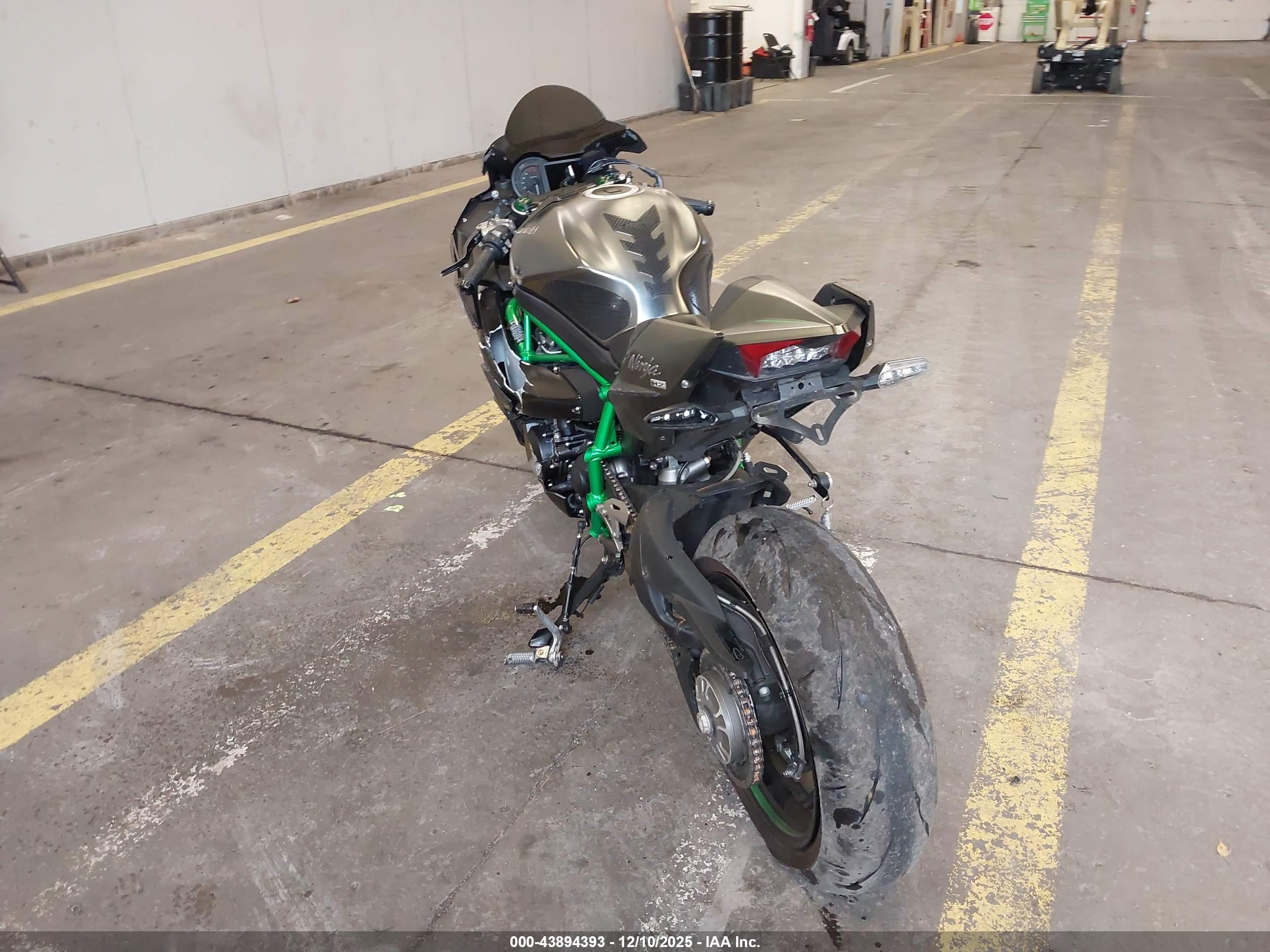 KAWASAKI ZX1002 image 3