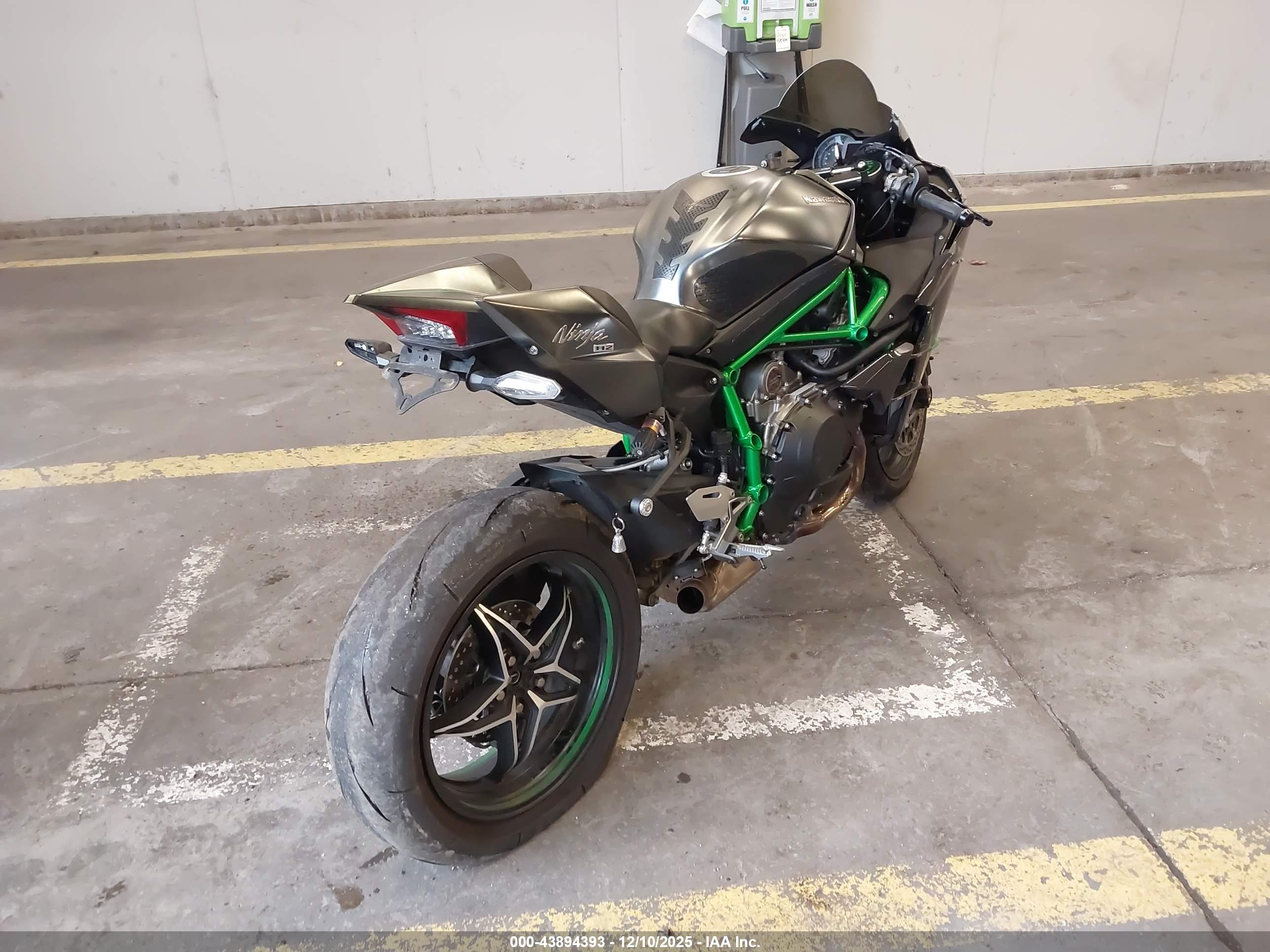 KAWASAKI ZX1002 image 4