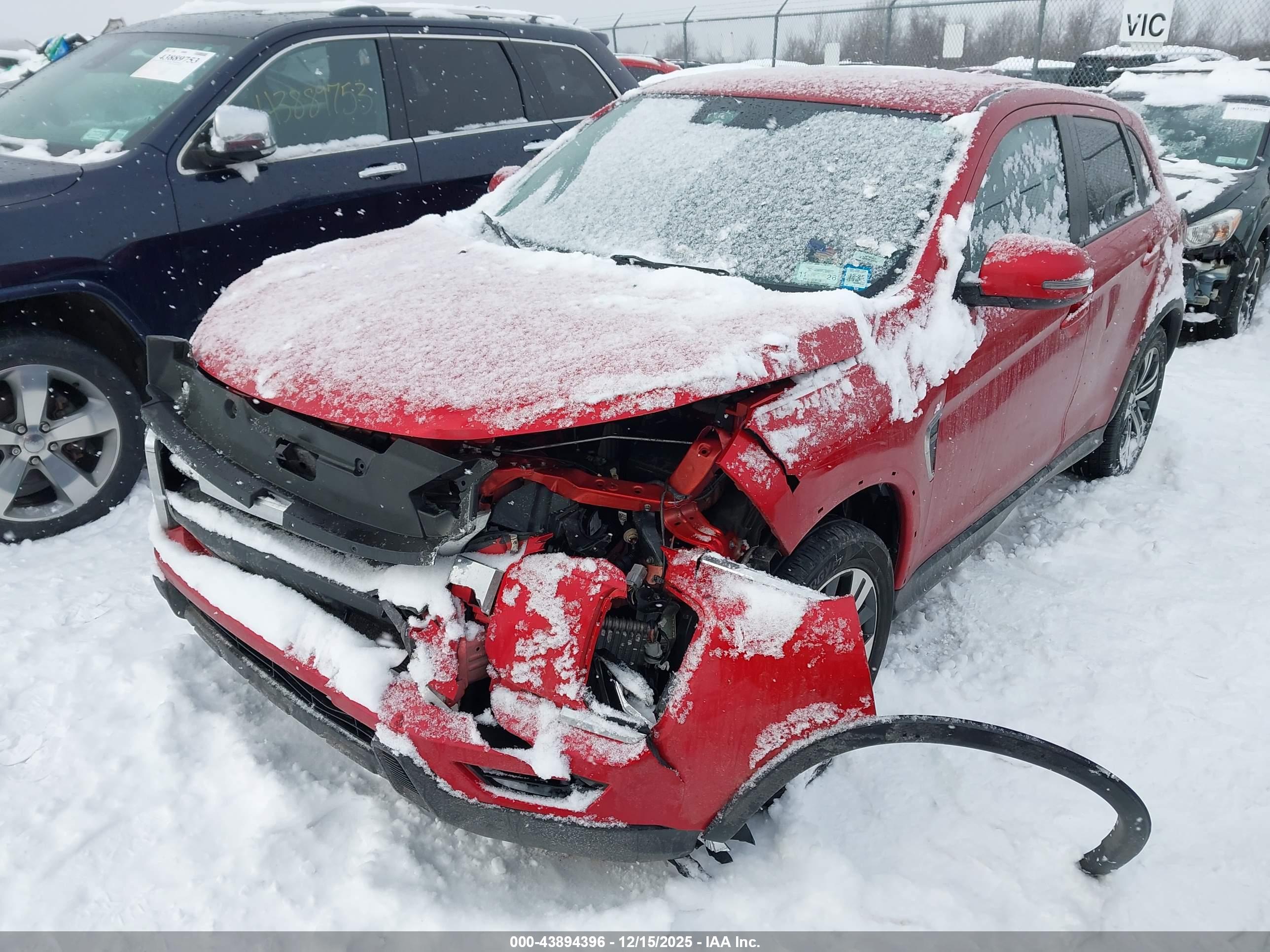 MITSUBISHI OUTLANDER image 2