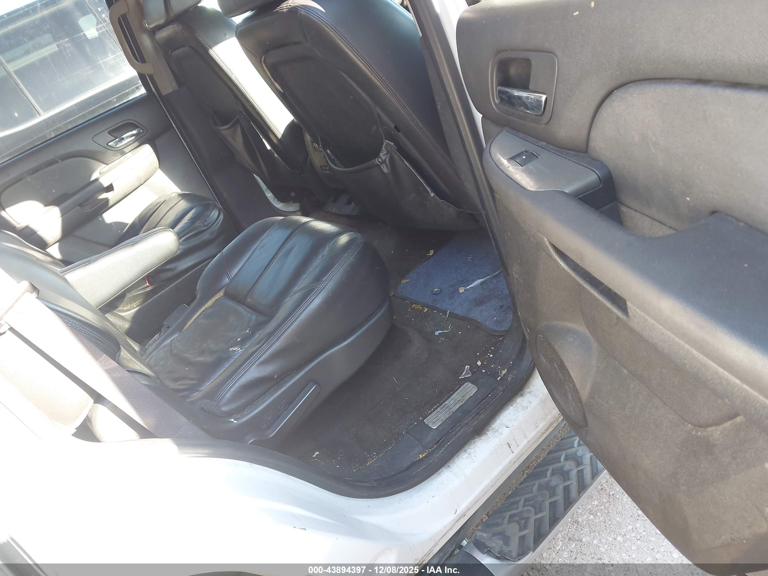 CHEVROLET TAHOE image 8