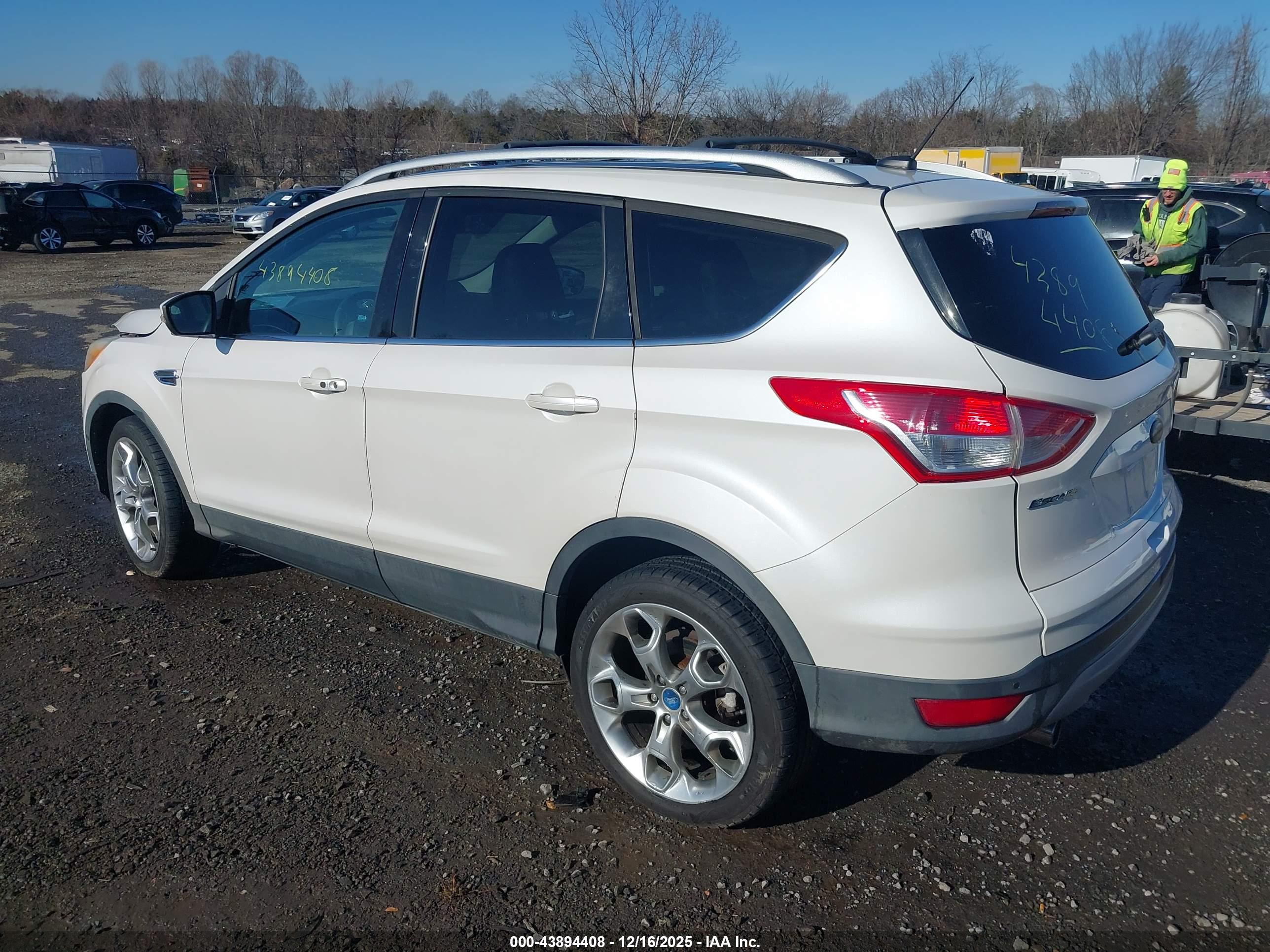 FORD ESCAPE image 3