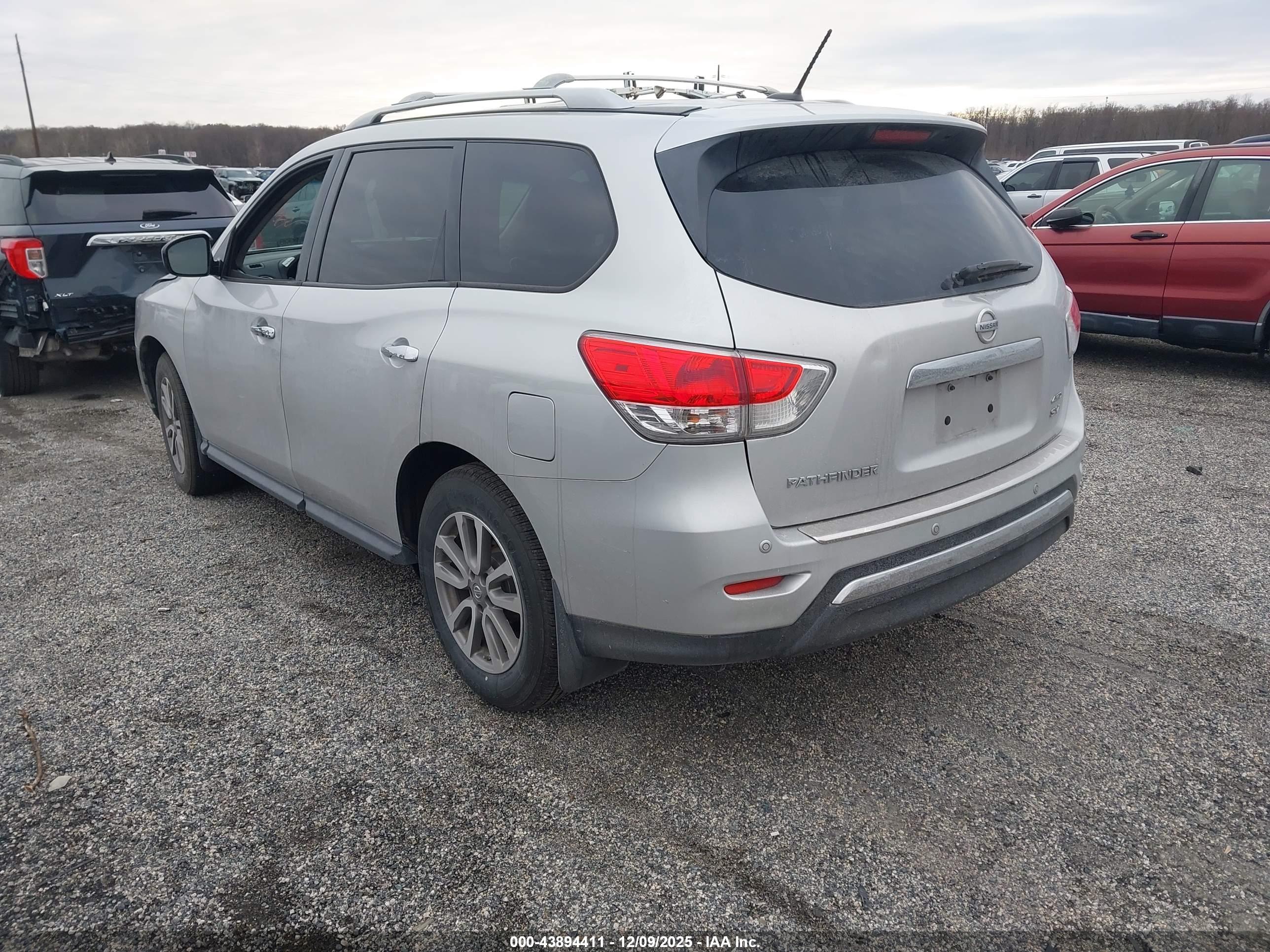 NISSAN PATHFINDER image 3