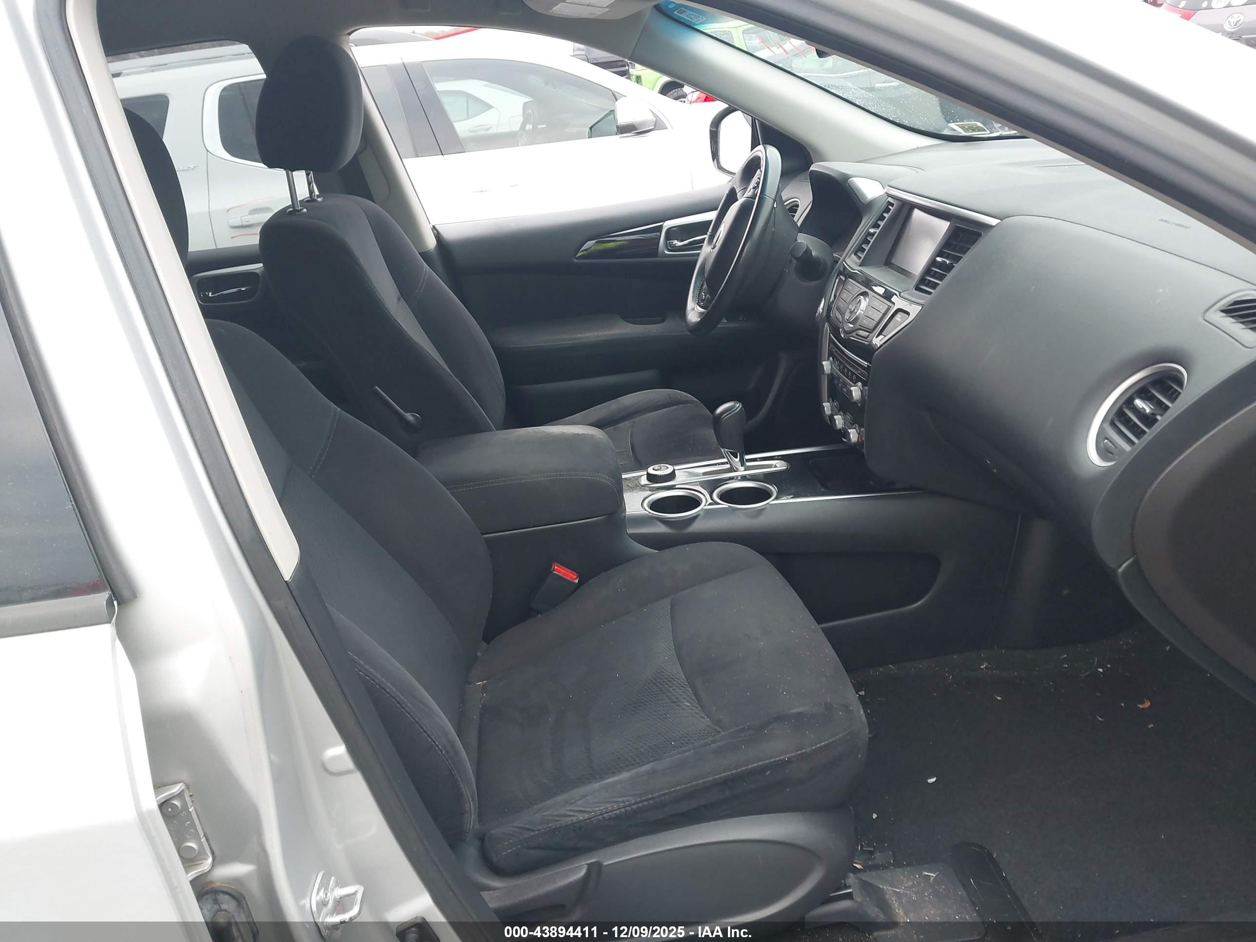 NISSAN PATHFINDER image 5