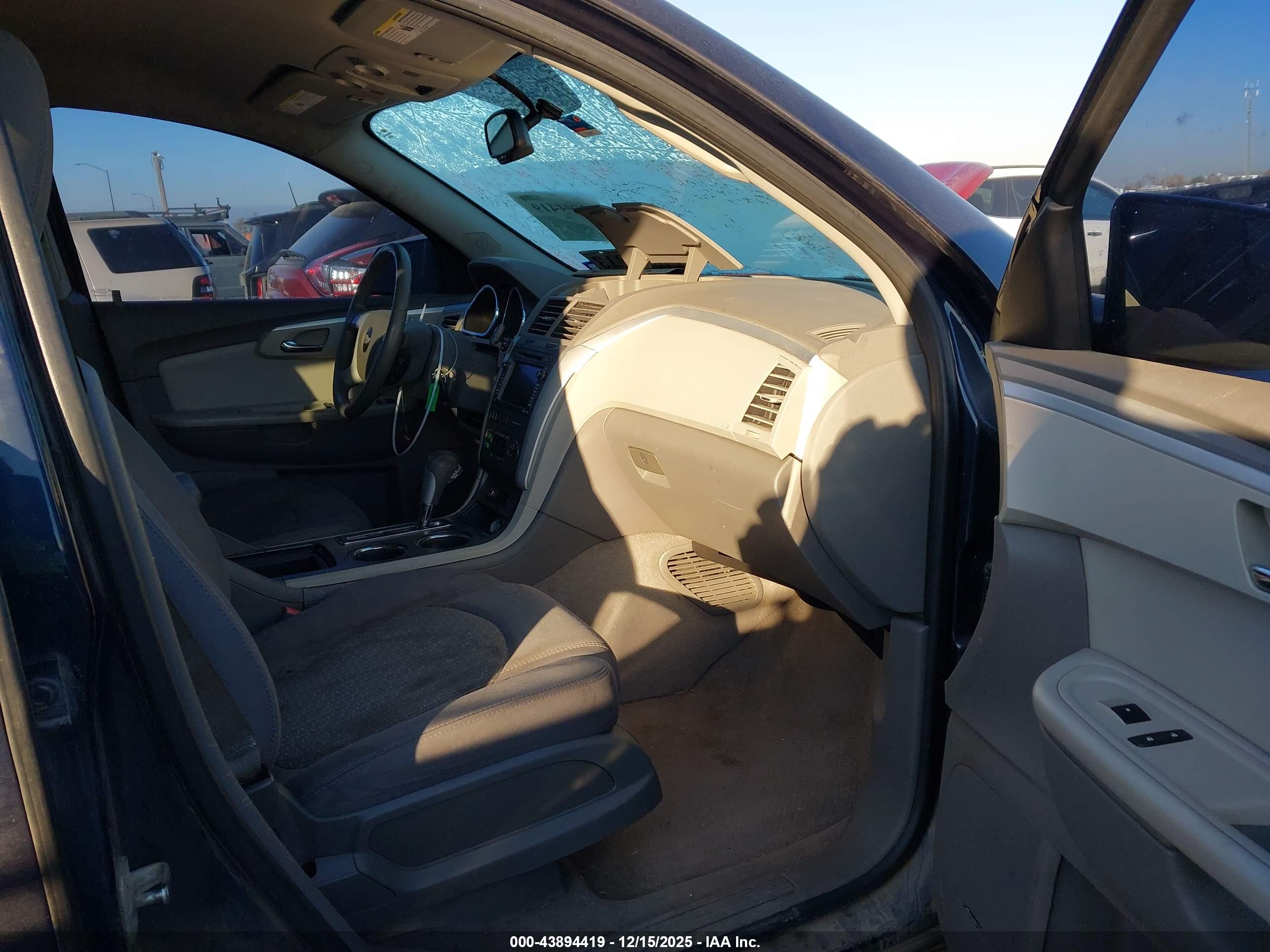 CHEVROLET TRAVERSE image 5