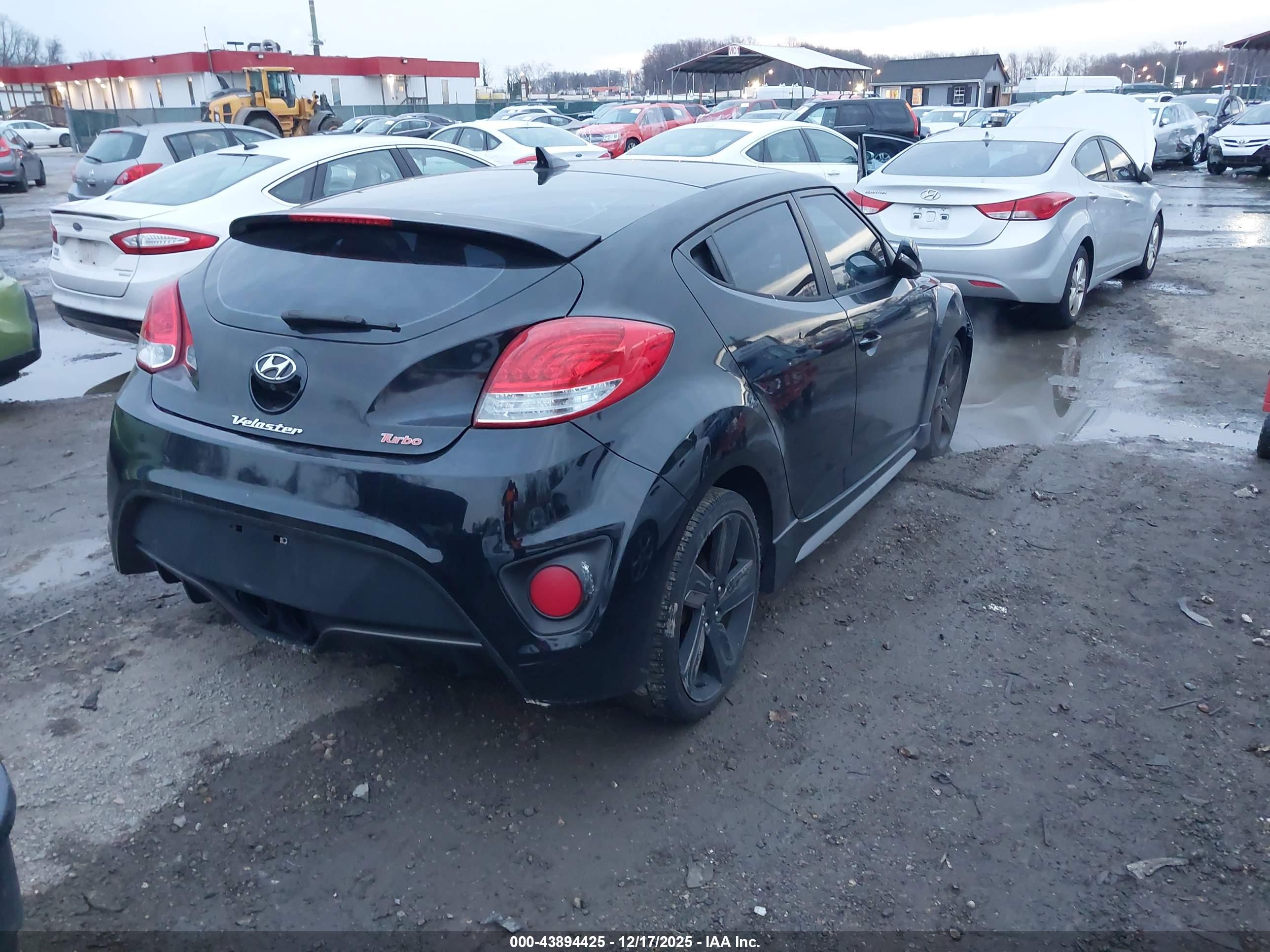 HYUNDAI VELOSTER image 4