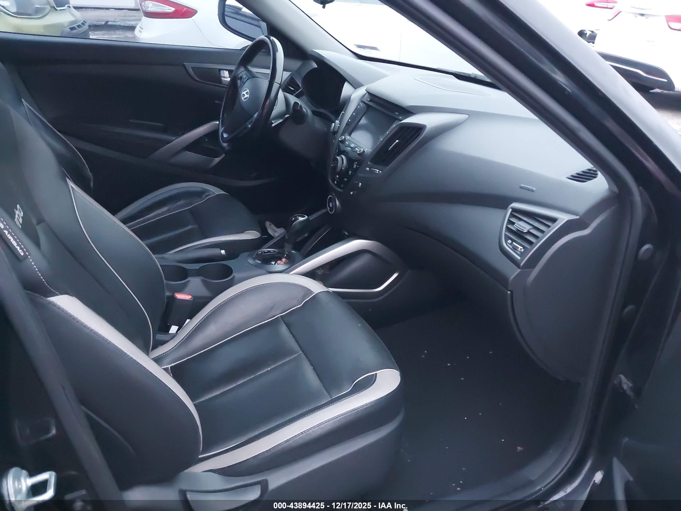 HYUNDAI VELOSTER image 5
