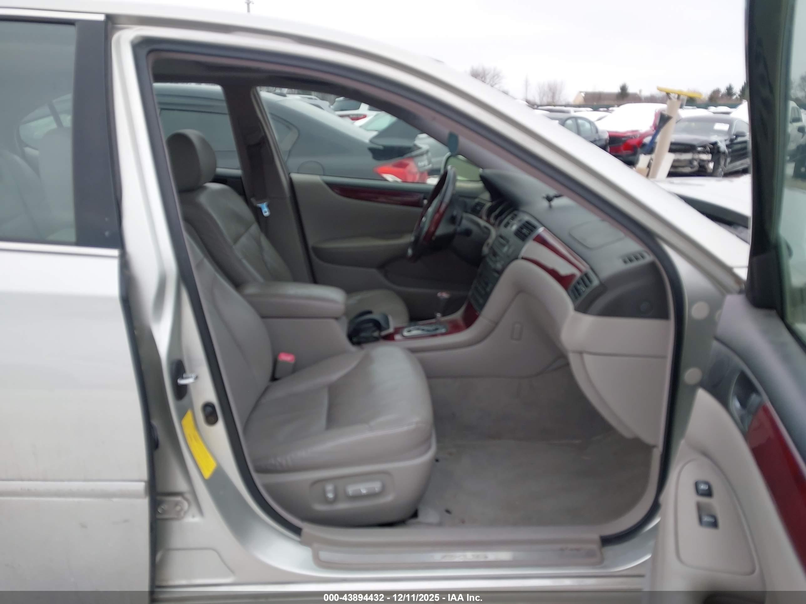LEXUS ES image 5