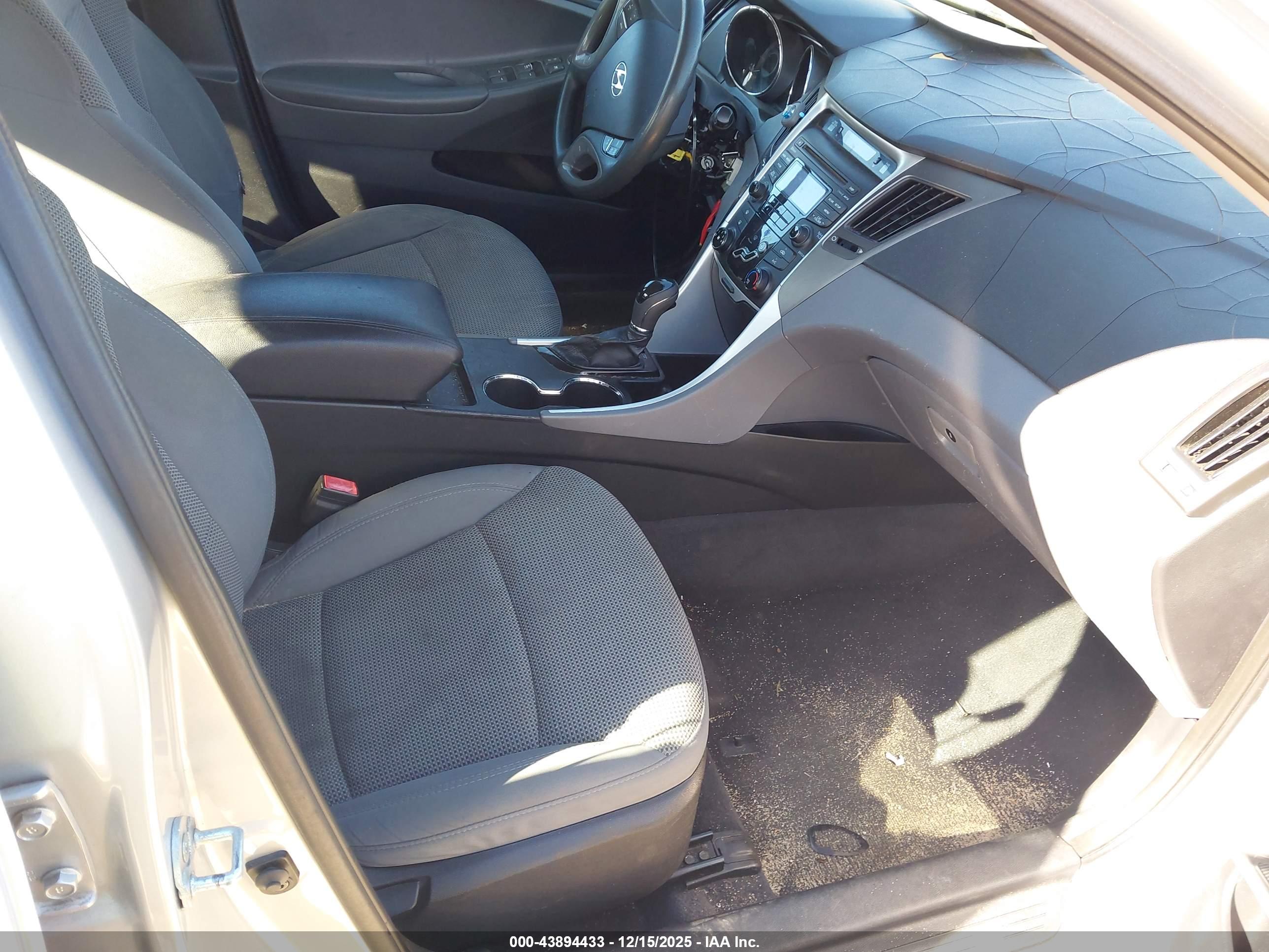 HYUNDAI SONATA image 5