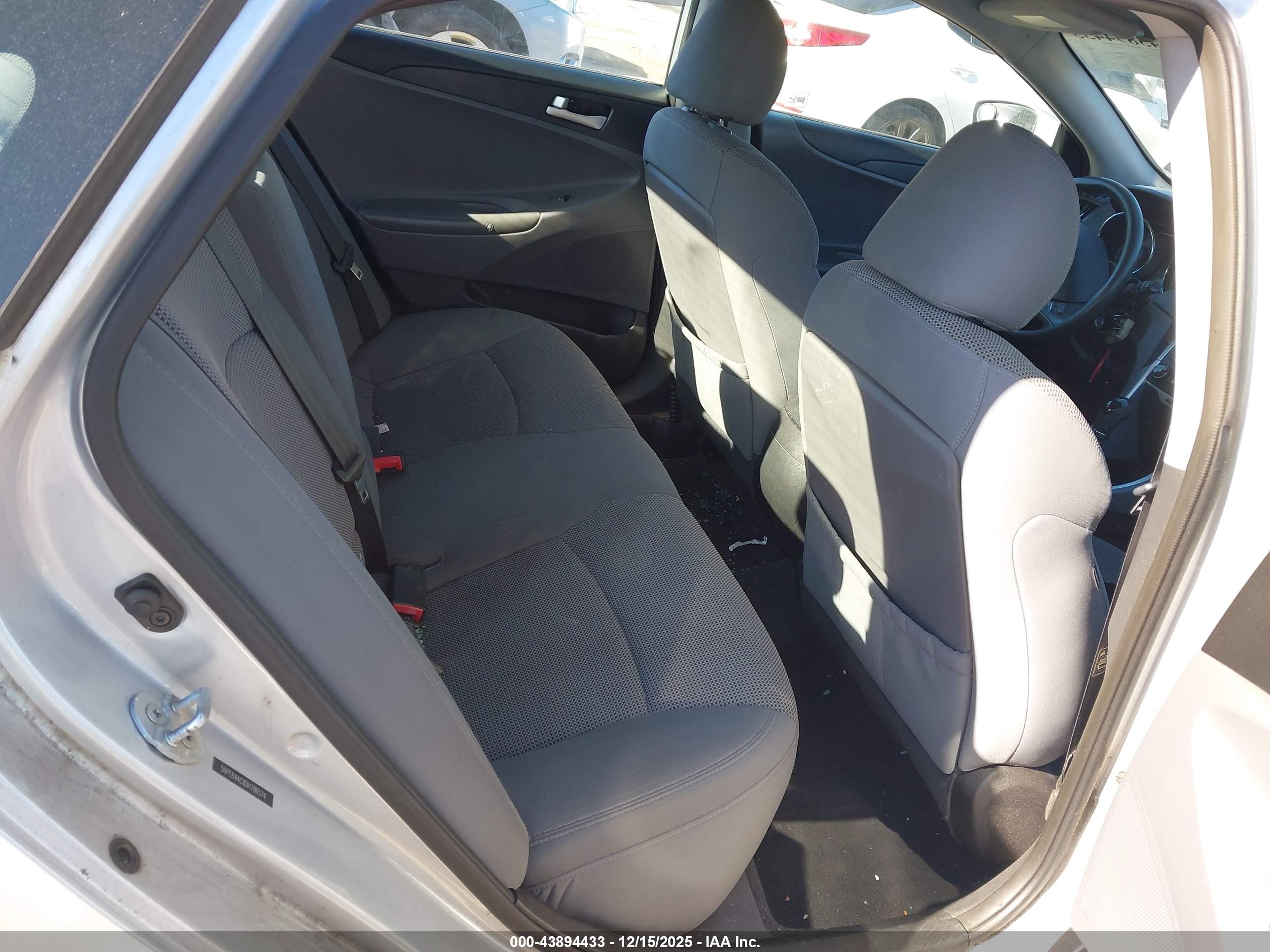HYUNDAI SONATA image 8