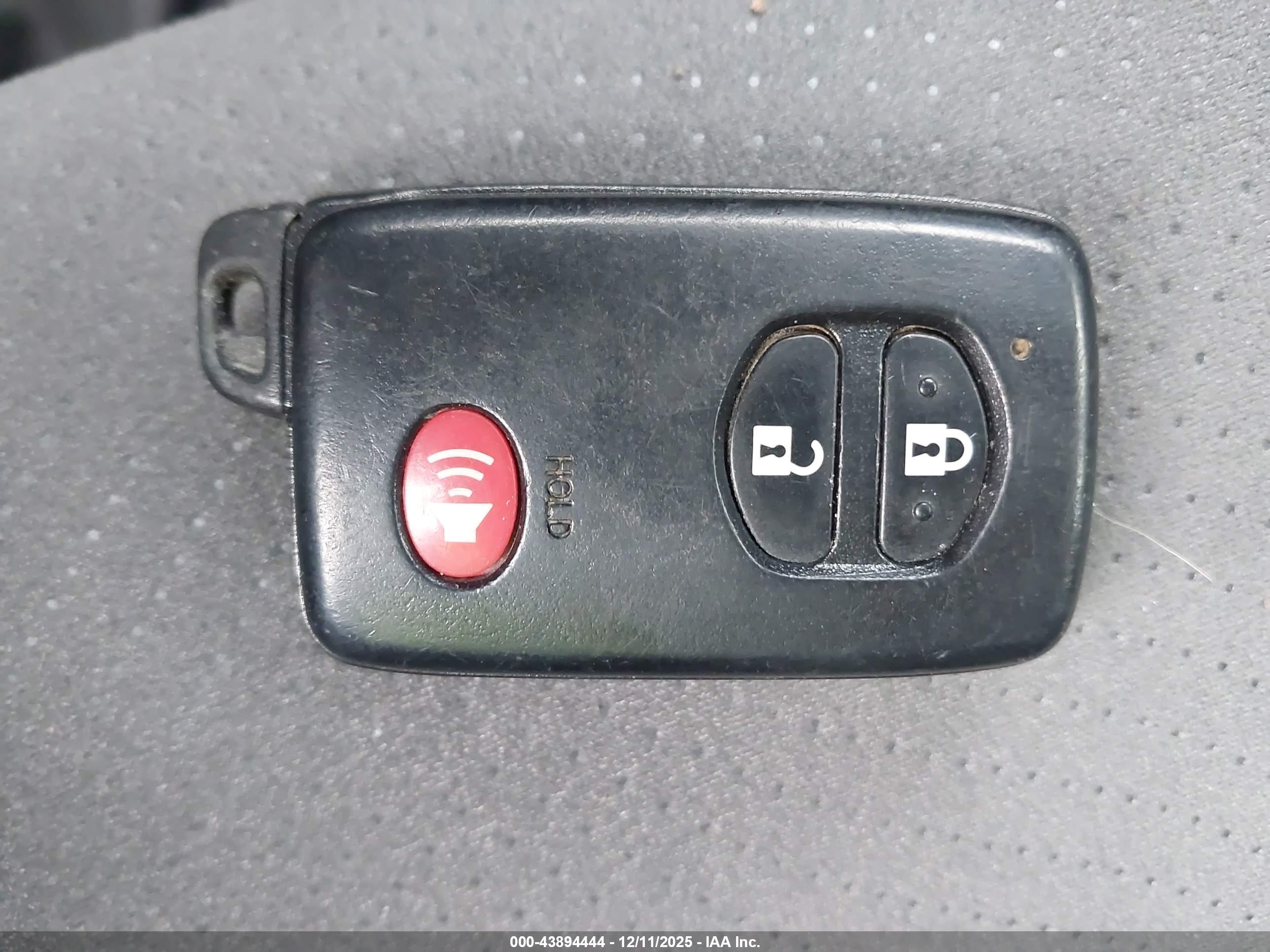 TOYOTA PRIUS image 11