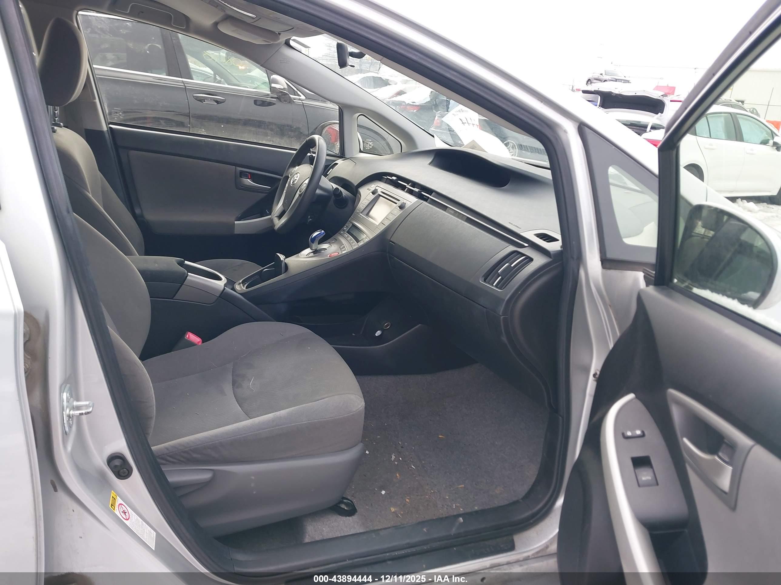 TOYOTA PRIUS image 5