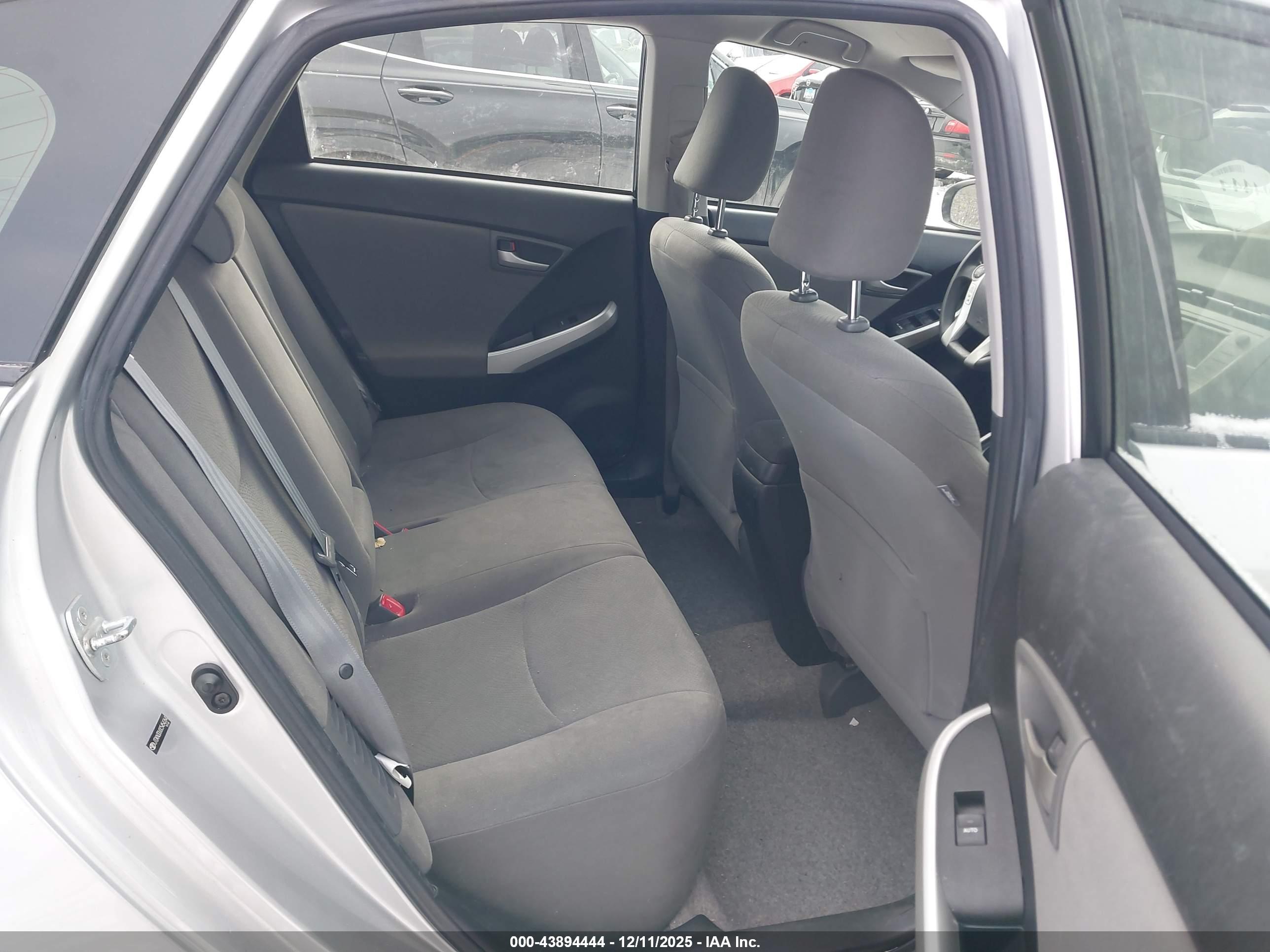 TOYOTA PRIUS image 8