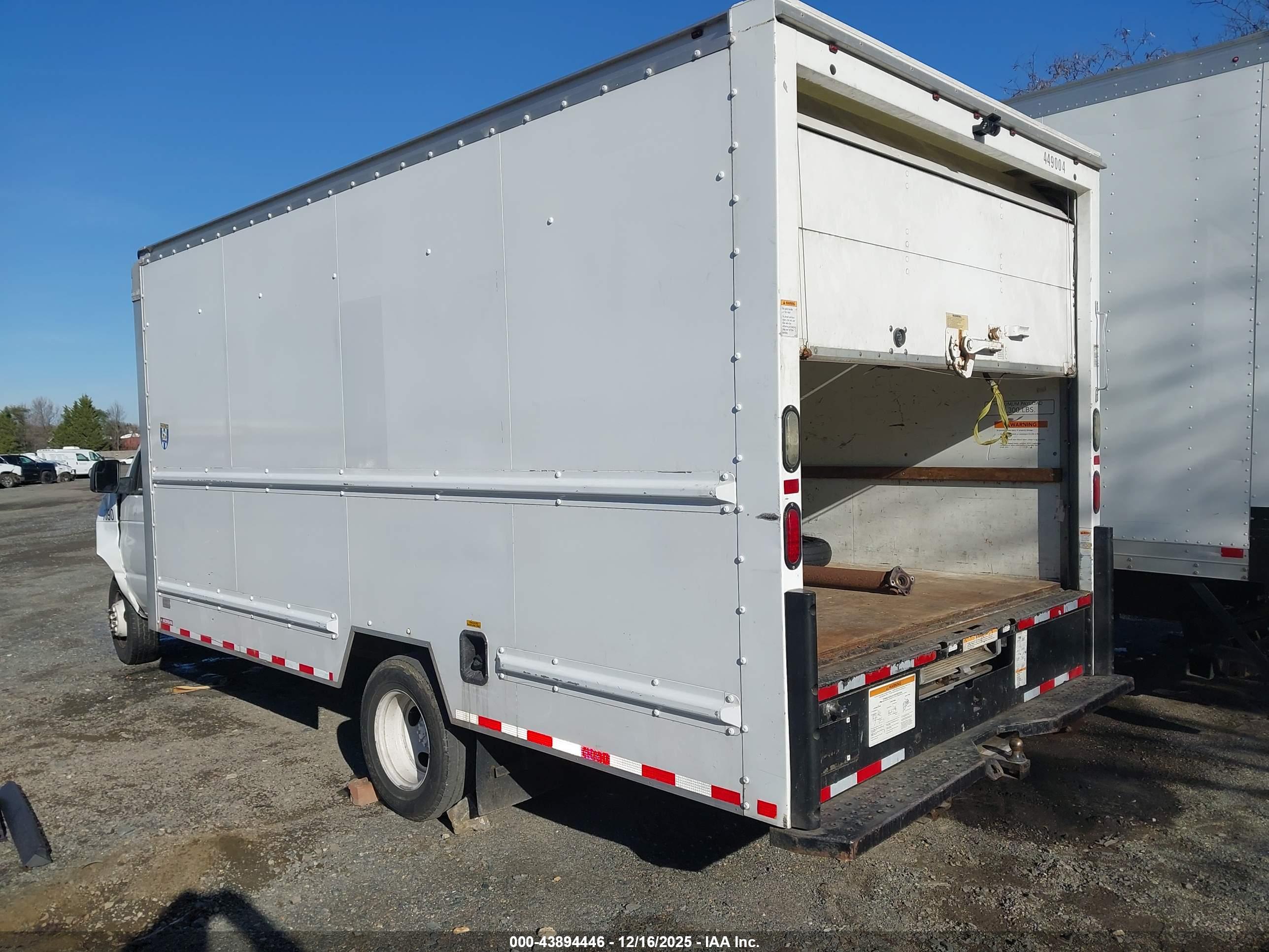 FORD E-350 image 3