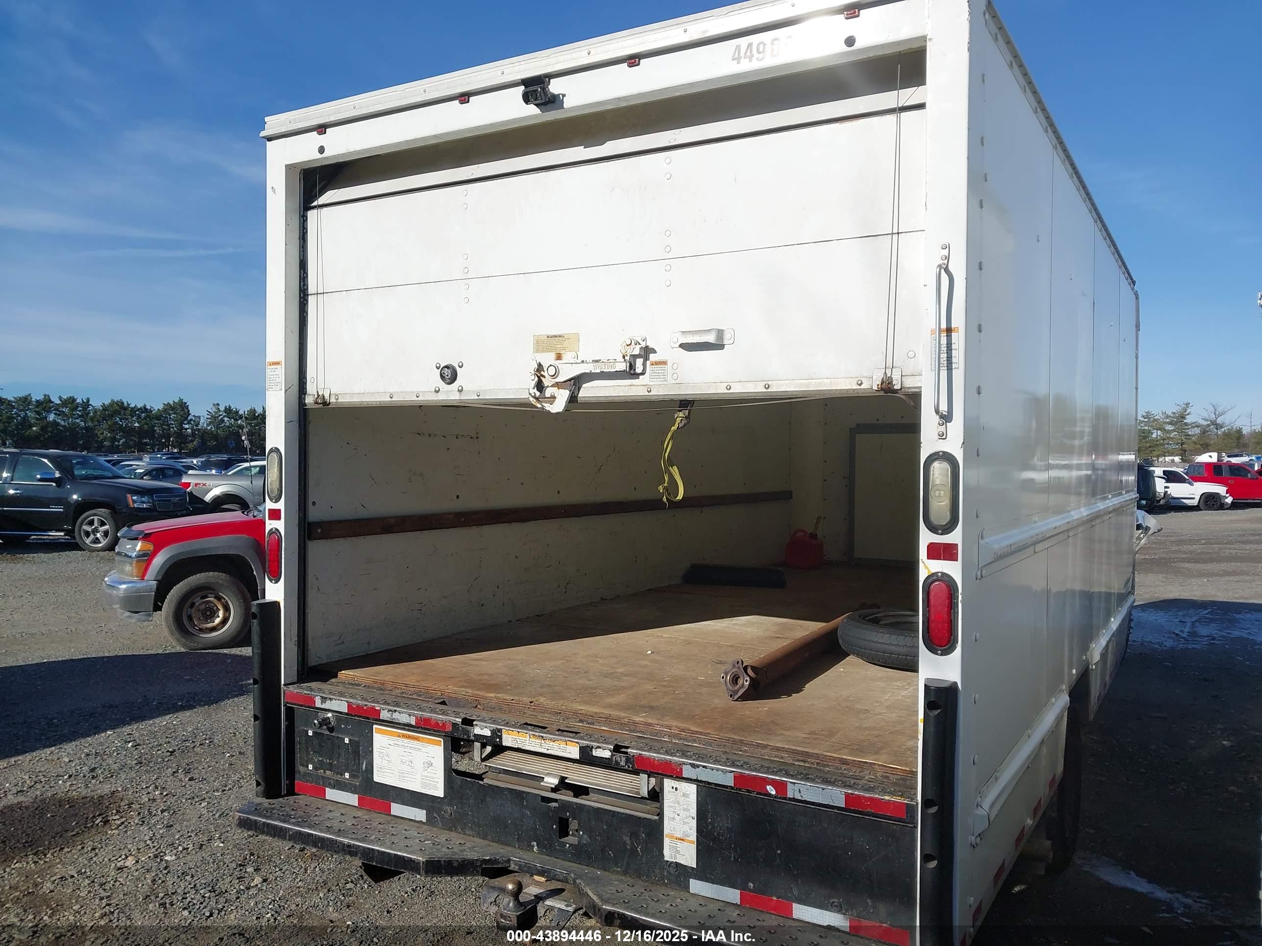 FORD E-350 image 4